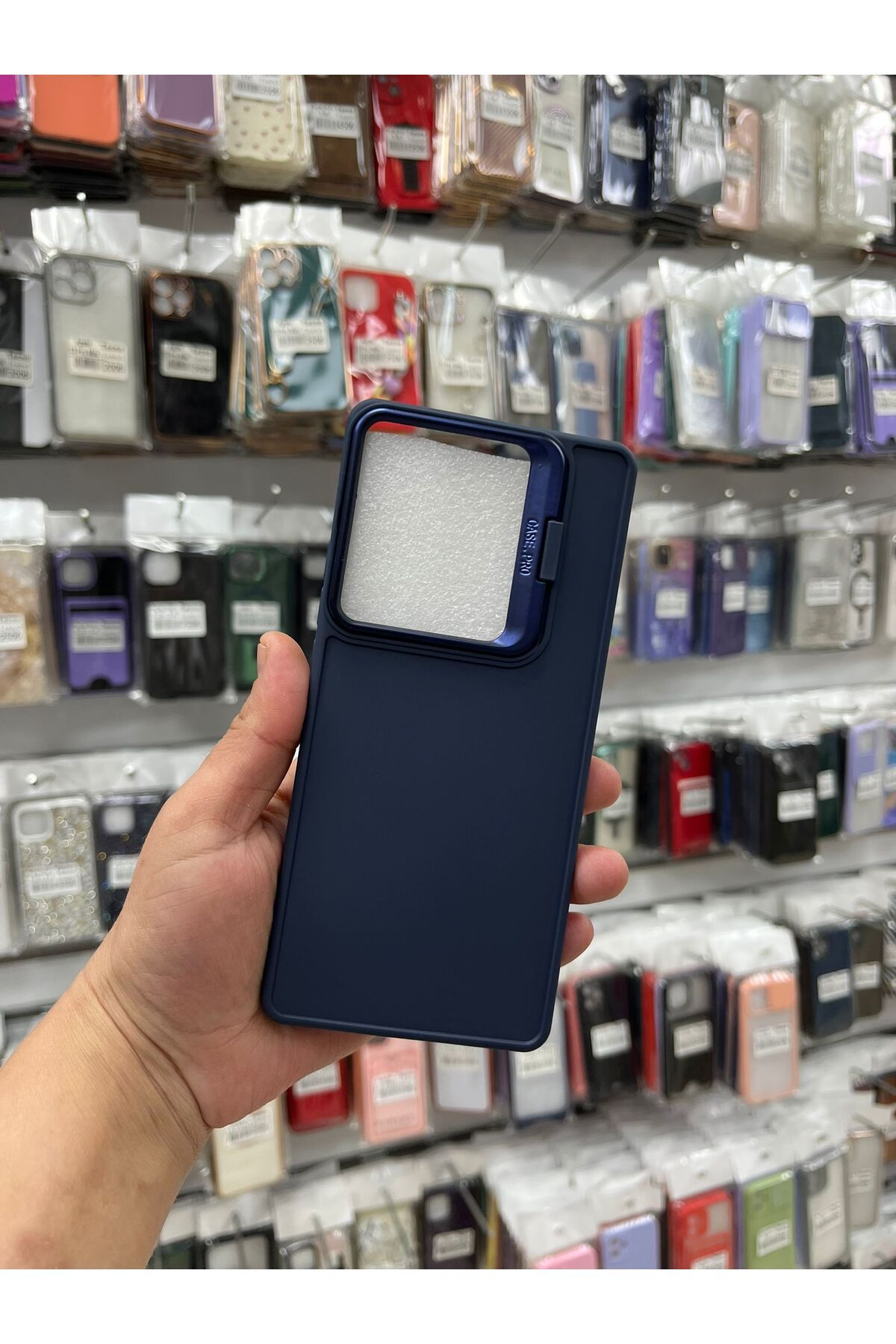 TECNOTREND XİAOMİ REDMİ NOTE 13 4G Stand Olabilen Tuşu Kolay Basmalı Lansman Kılıf