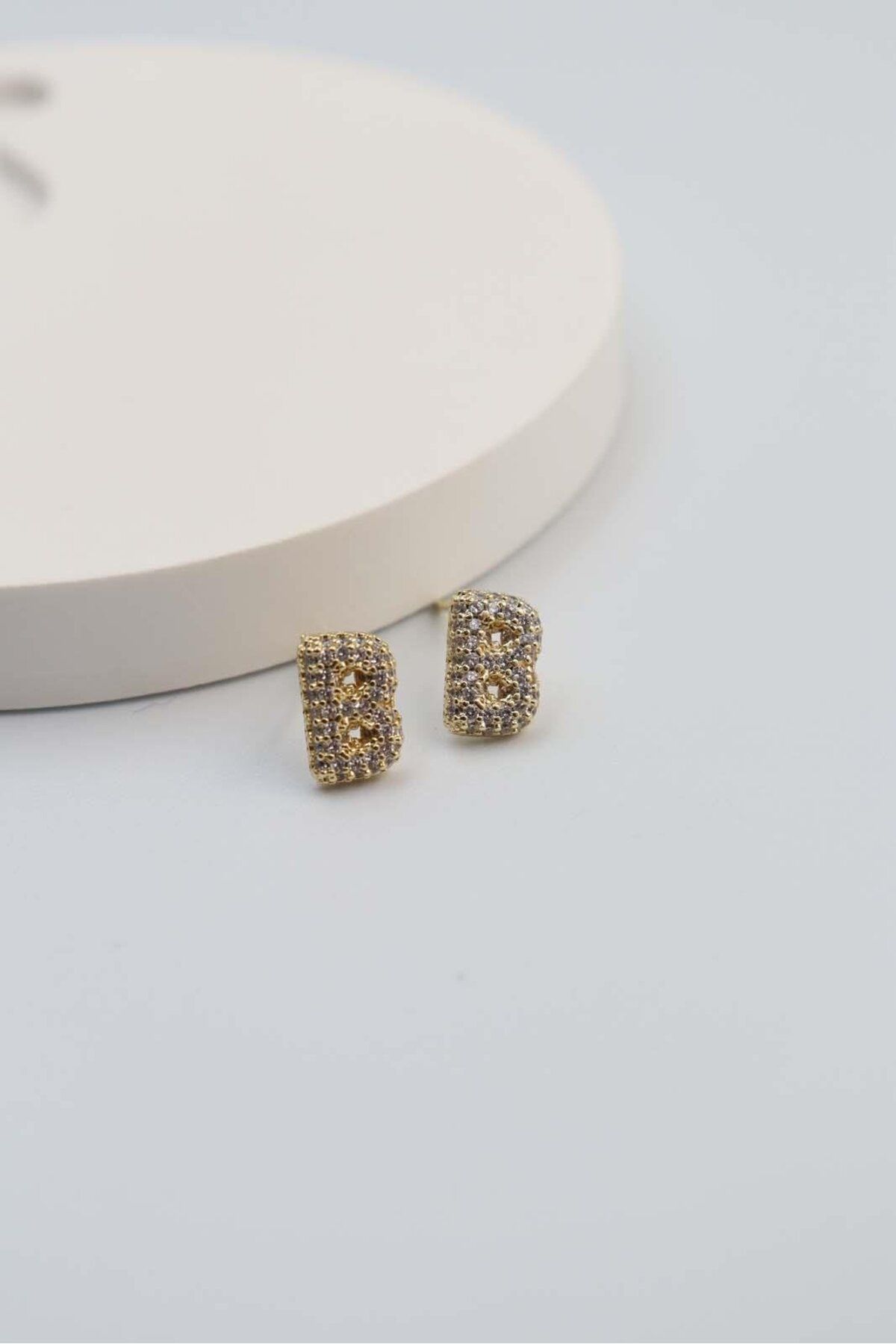 BY CANSU ACCESSORİES Gold Harf Küpe