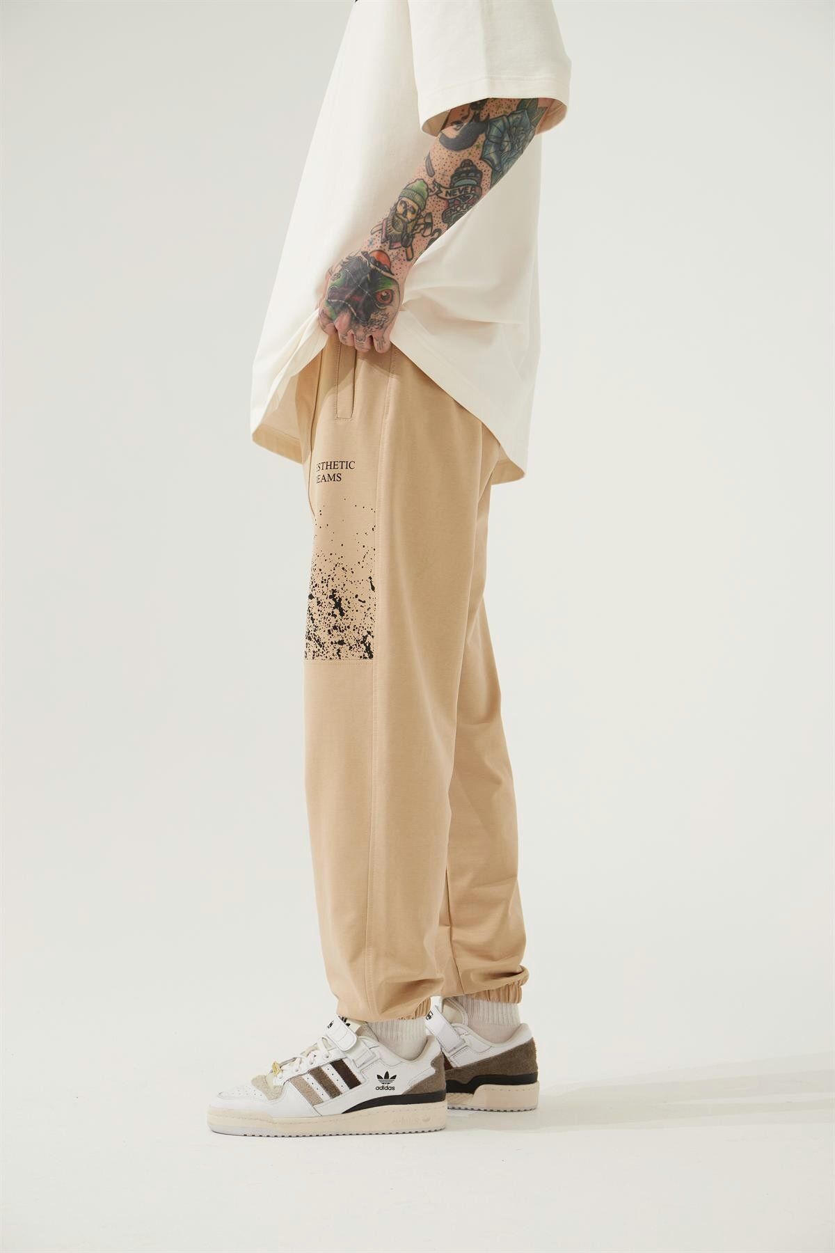 Machinist-Men's Aesthetic Dreams Printed Organic Cotton Jogger Beige Sweatpants 2