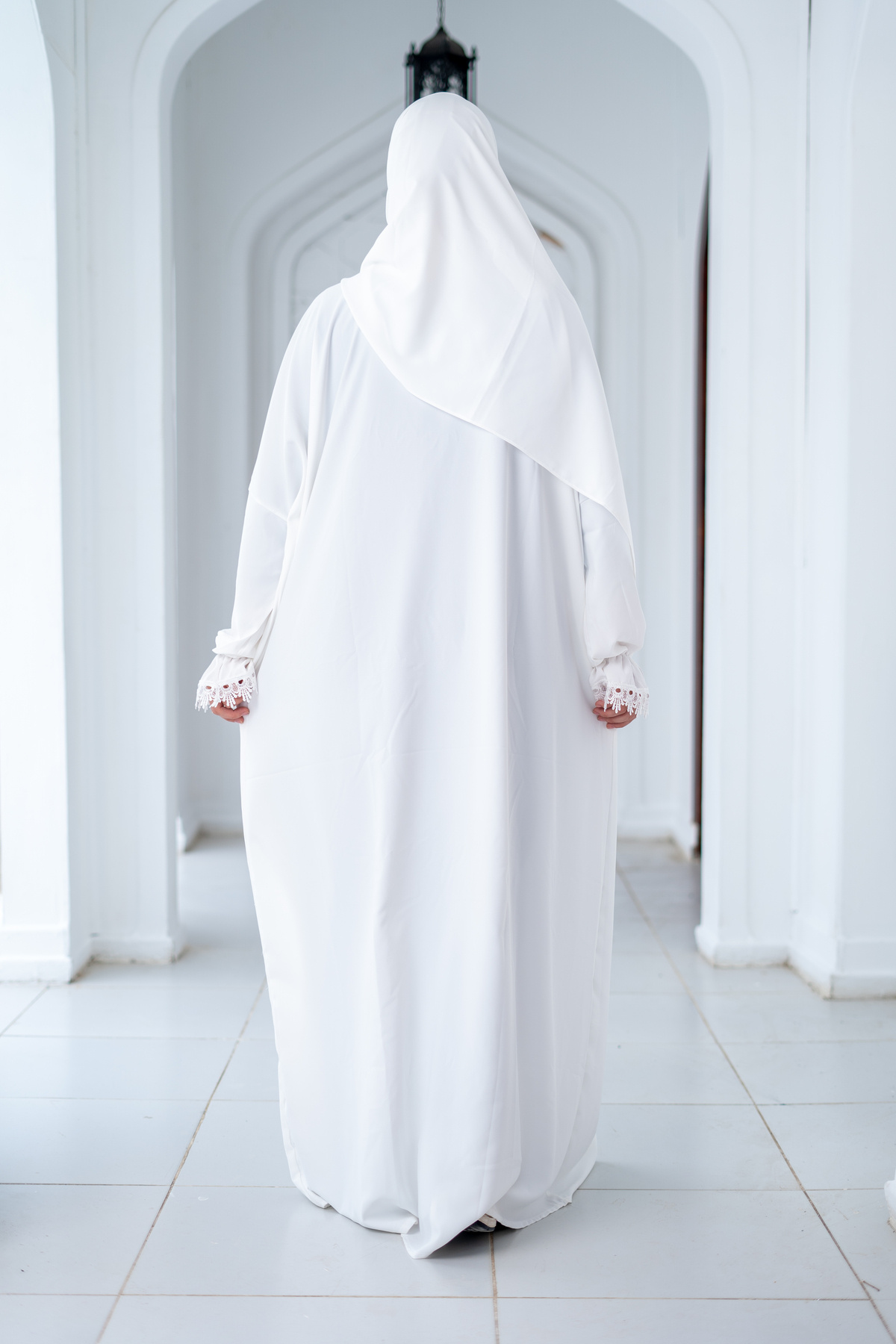 ABAYA-عباية موديل الهبة بطابع نقشات اسلامية بيضاء 3