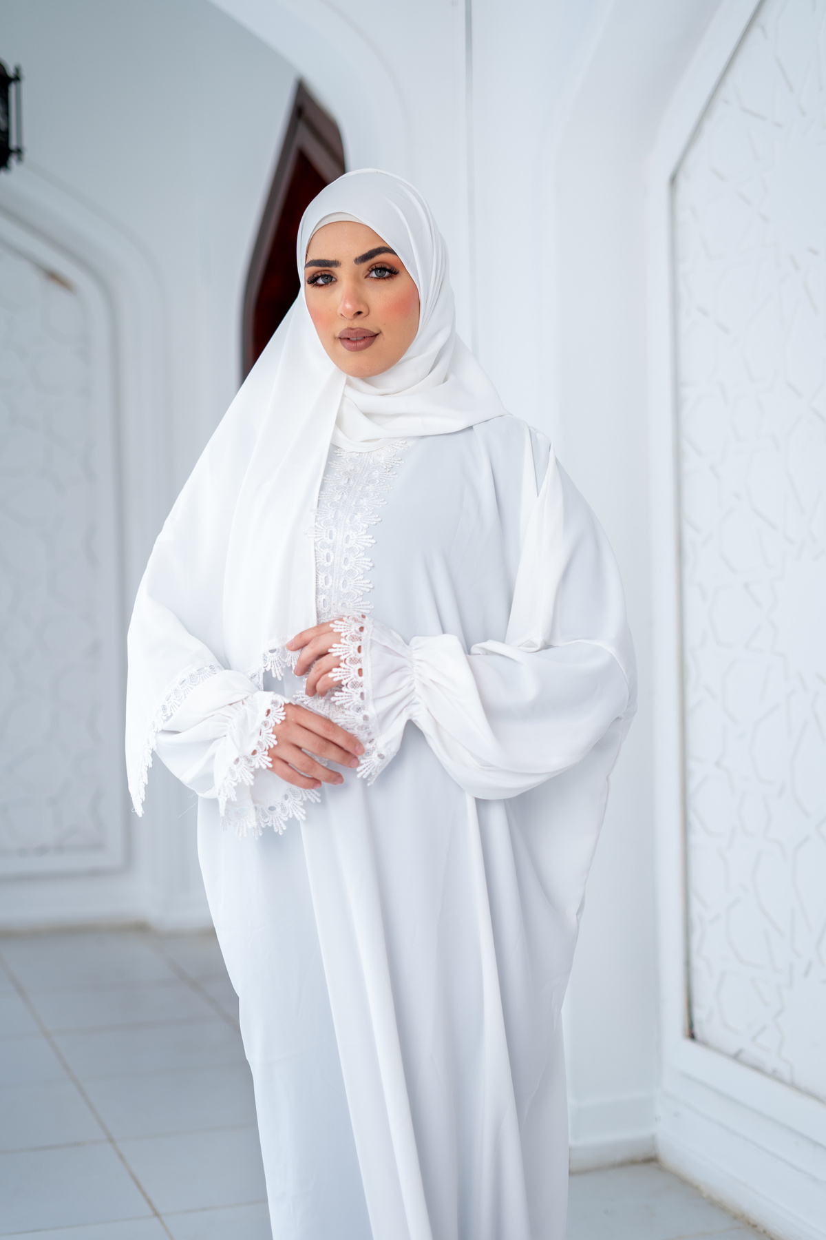 ABAYA-عباية موديل الهبة بطابع نقشات اسلامية بيضاء 4