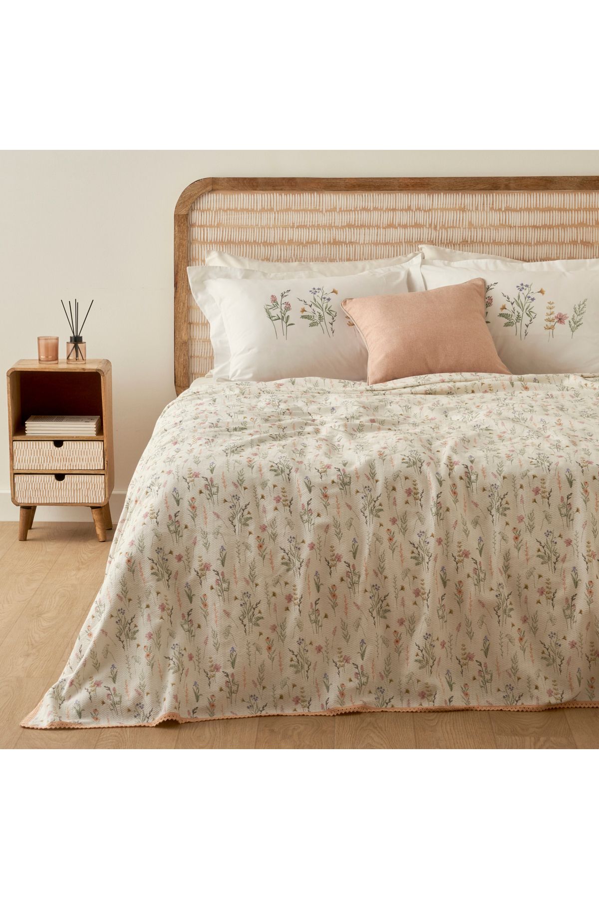 Bella Maison Flores Pamuklu Çift Kişilik Pike Takımı Somon (200x220 cm)