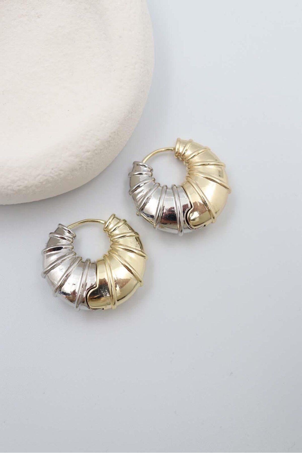 BY CANSU ACCESSORİES Elpidio Gold Küpe