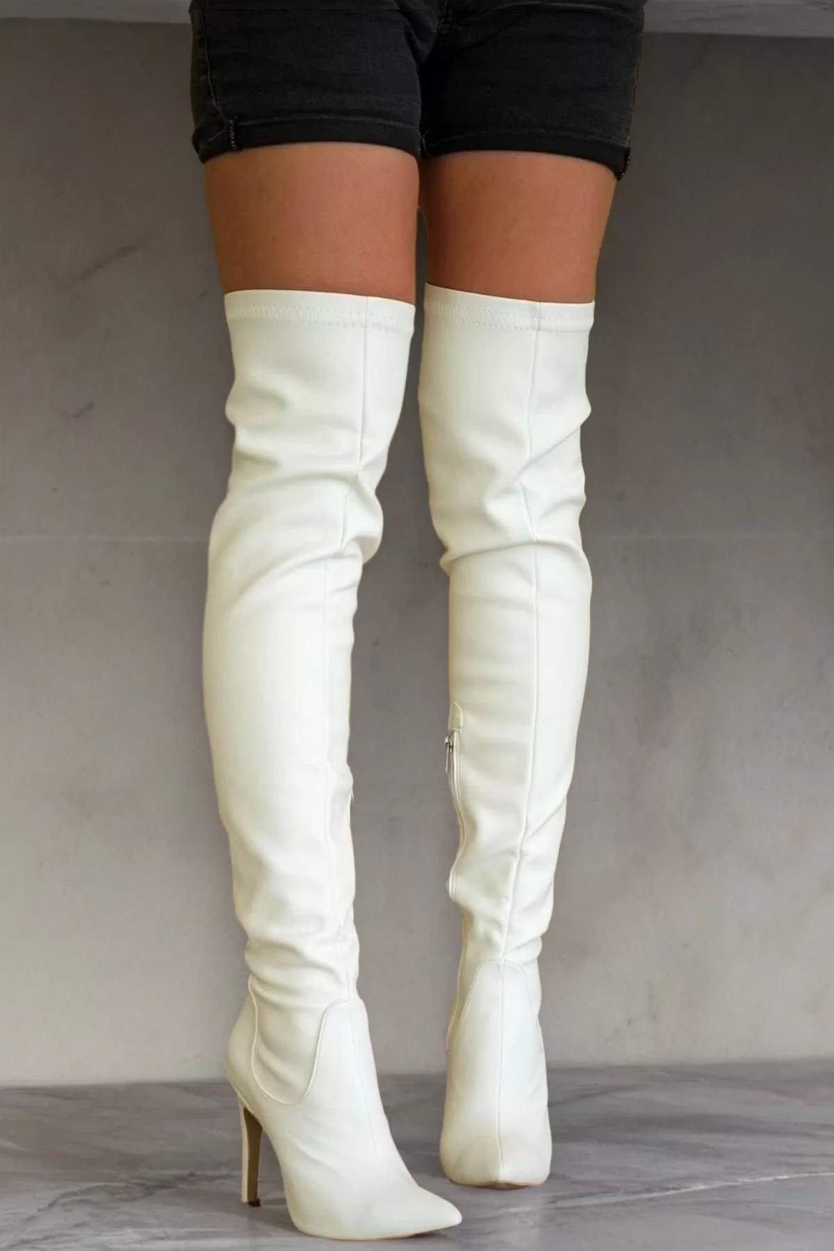 Kadın Deri Görünümlü Stiletto Topuklu Diz Üstü Çizme Sivri Burun Şık Model