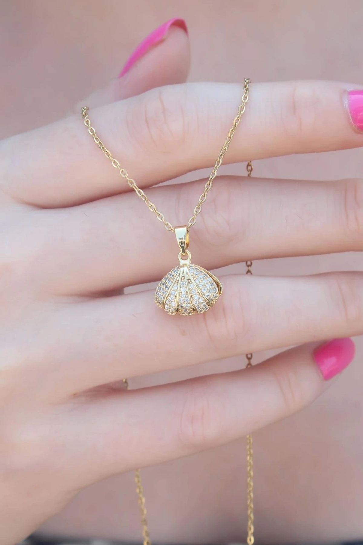 TakıDolabı Çelik Gold Renk Açılır Midye Model Kadın Kolye