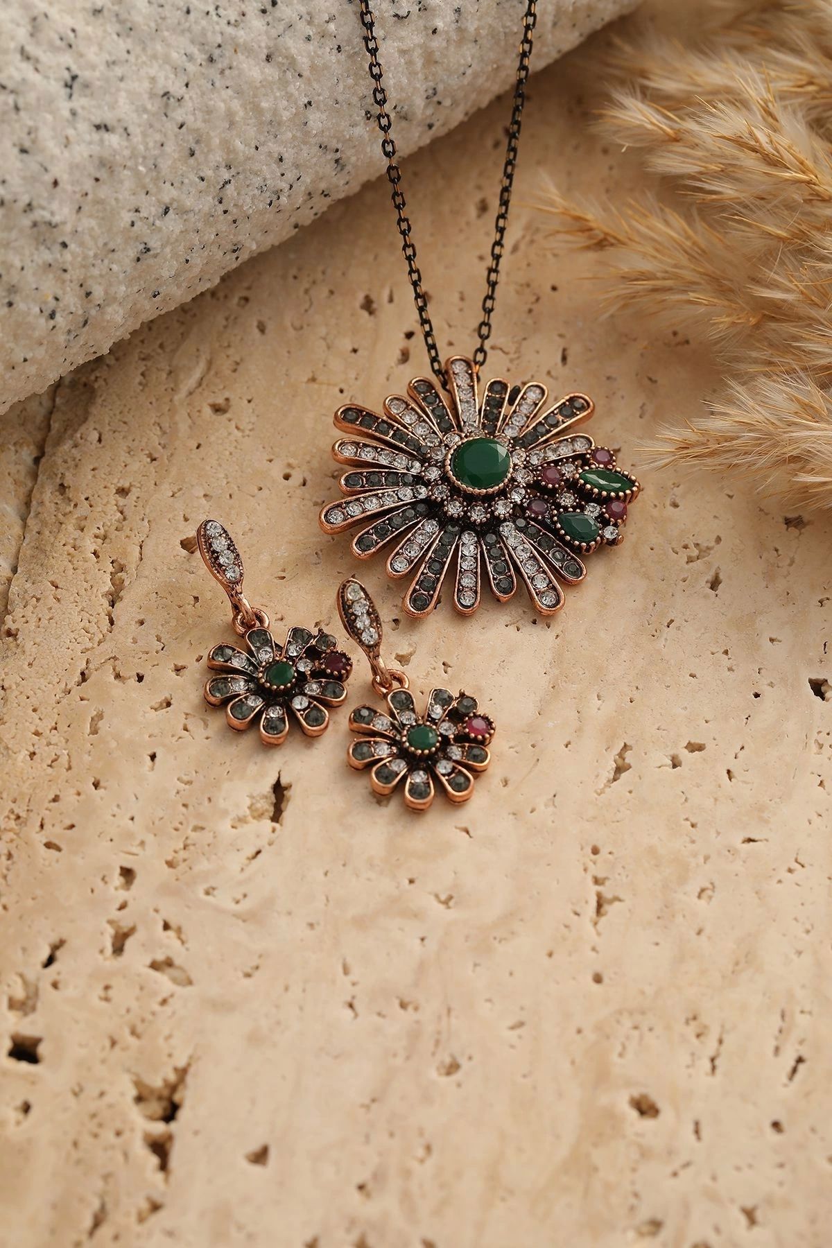 TakıDolabı Beoje Kadın Kolye Küpe Set Otantik Temalı Renkli Taşlı Çiçekli Yeşil