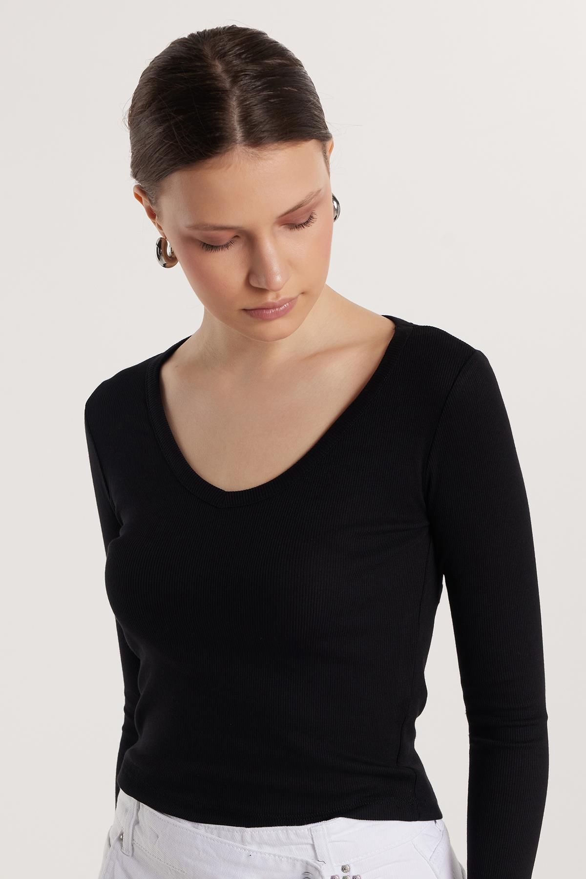 Tudors Kadın Slim Fit Pamuklu Düz V Yaka Siyah Bluz