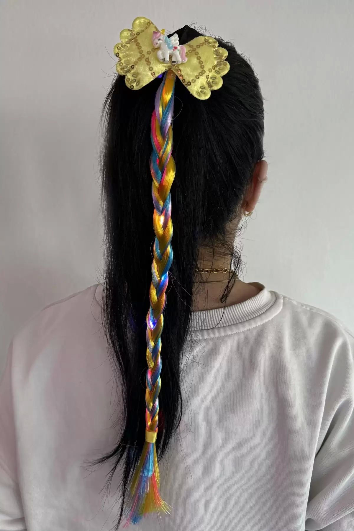TakıDolabı Sarı Renk Unicorn Figürlü Örgü Saç Detaylı Işıklı Toka