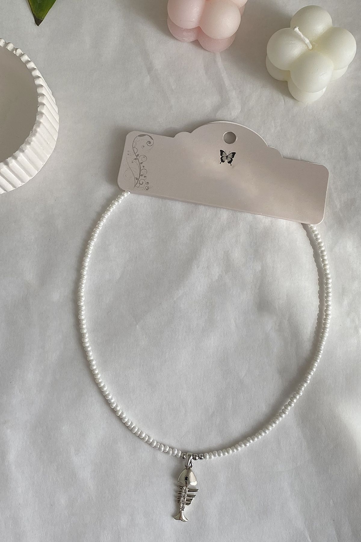 shop Beyaz Boncuklu Gümüş Renk Balık Kılçığı Kolye