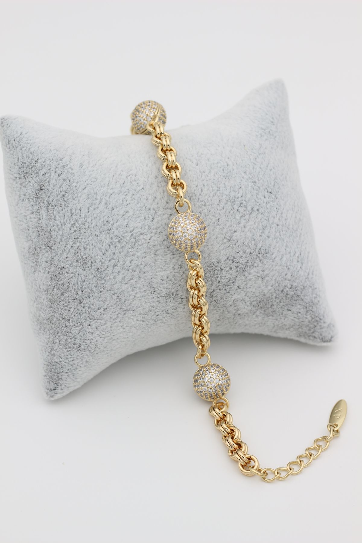 XUPING JEWELRY STİL İNCİSİ/XUPING JEWELRY ÜÇ TOP YUVARLAK ZİRKON TAŞLI BİLEKLİK