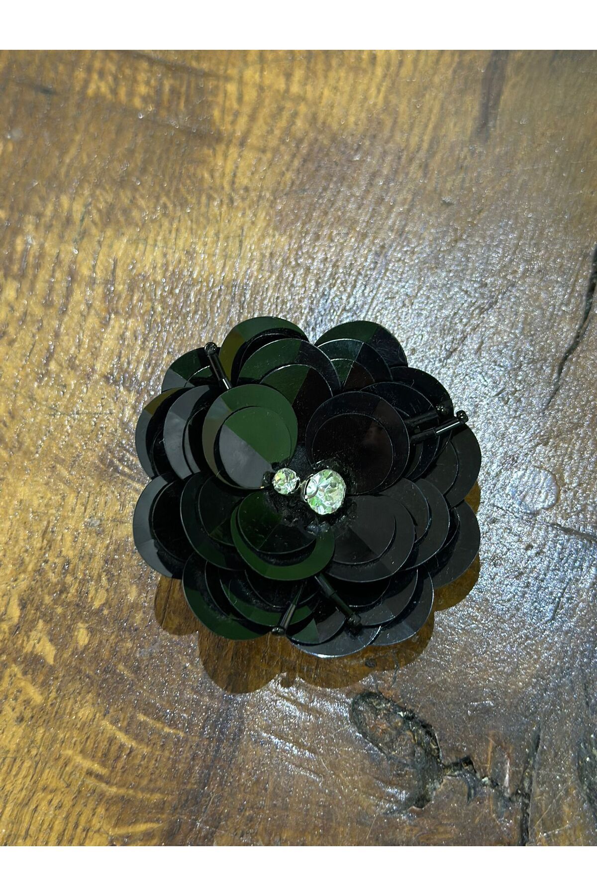 Gönülden Tasarım SİYAH PAYETLİ TAŞLI BROŞ YAKA İĞNESİ GİYİM AKSESUARI 7X7 CM