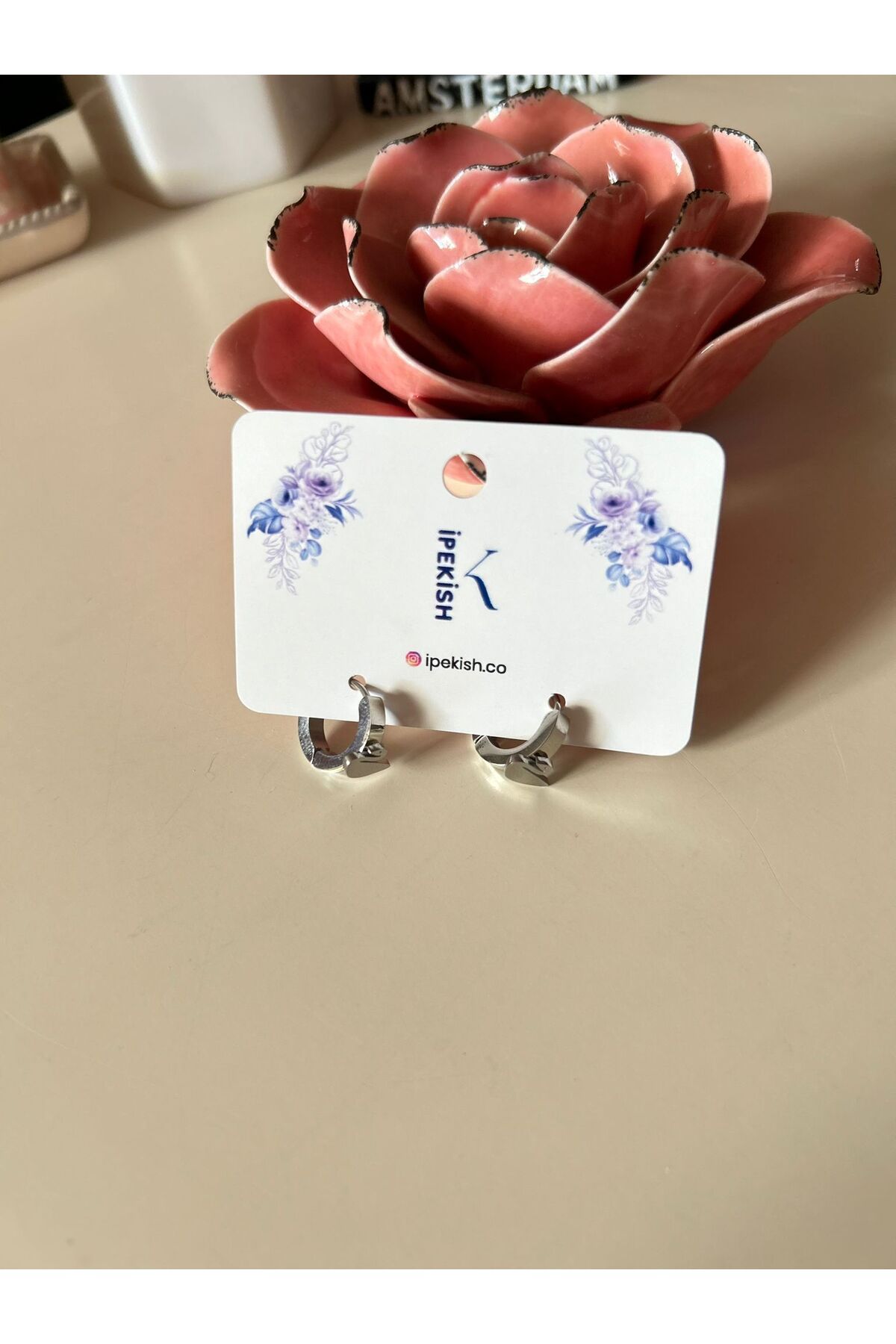 Cheecky Chic İpekish Çelik Silver Halka Küpe – Kuğu Figürlü, Minimalist ve Zarif Tasarım