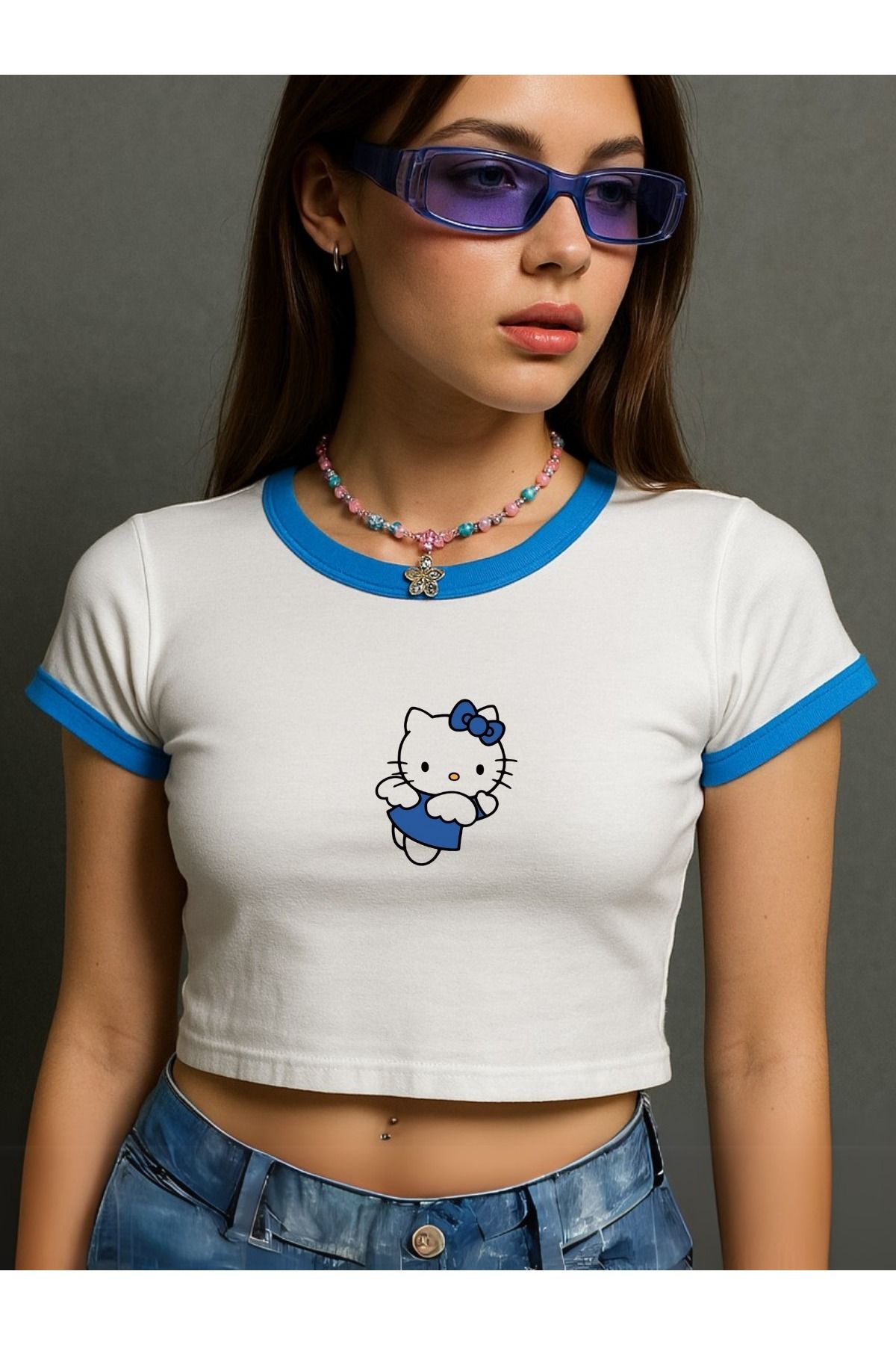 Touz Moda Mavi Biyeli Kitty Baskılı Beyaz Body Crop Bluz