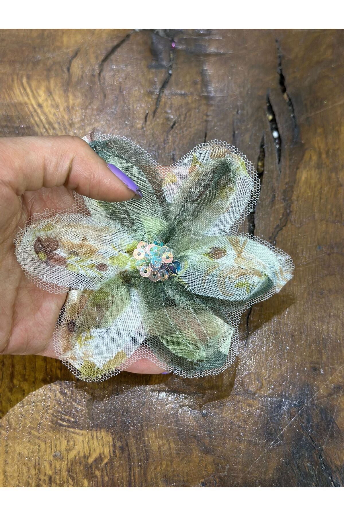 Gönülden Tasarım YEŞİL DESENLİ PAYETLİ ÇİÇEK BROŞ YAKA GİYİM AKSESUARI 10X10 CM