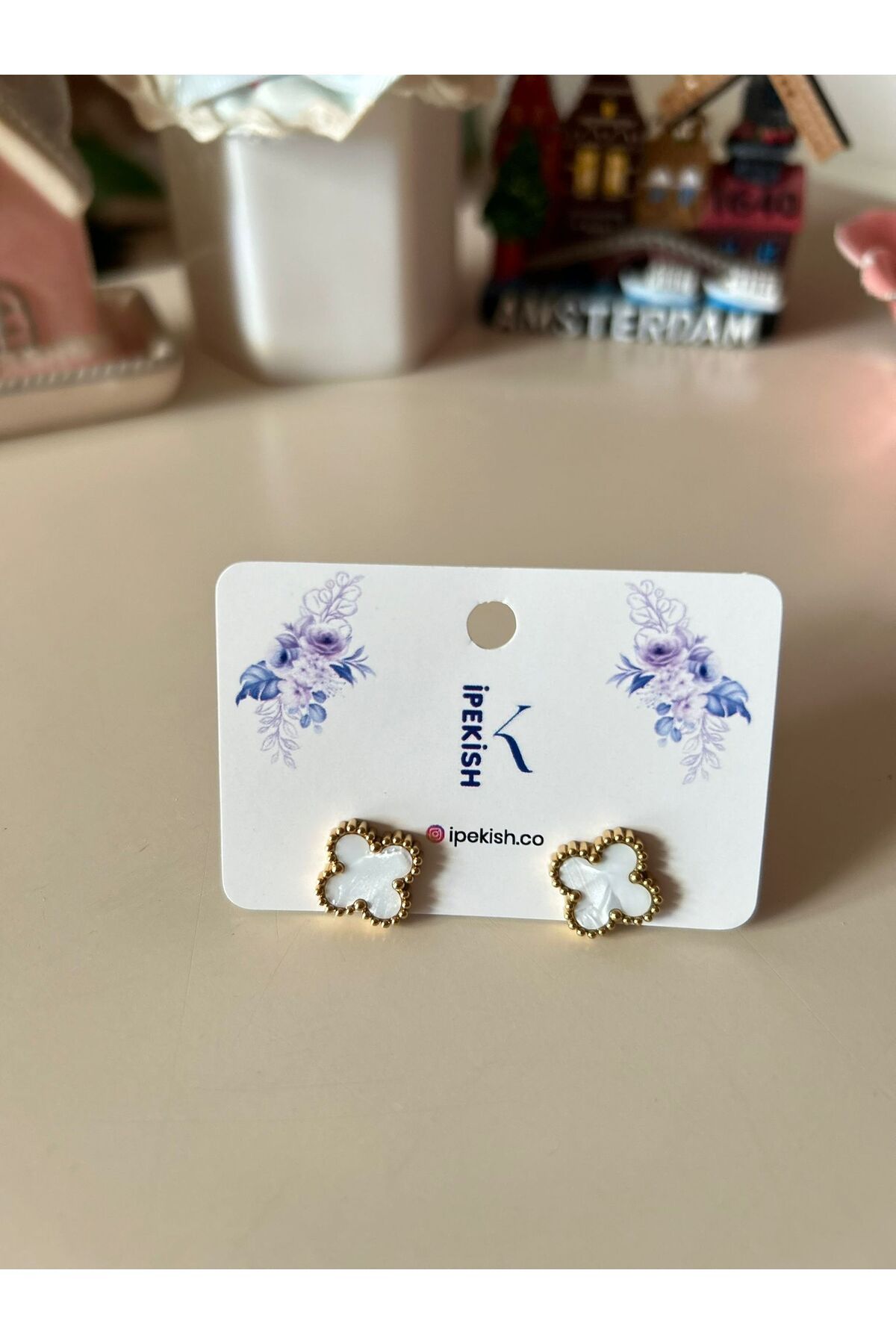 Cheecky Chic 2’li Zarif, Çelik İpekish Beyaz Küpe – Van Cleef Stil, İğneli, Günlük ve Özel Kullanım