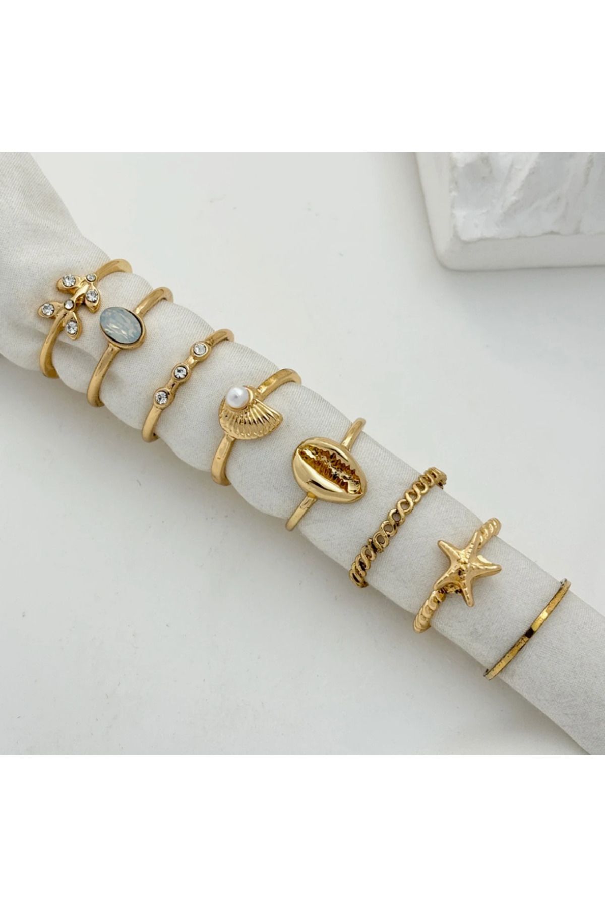 Takıtolia Lyria Gold Renk - 8 Adet Yıldız Figürlü Şık Tasarım Vintage Çoklu Ayarlanabilir Altın Yüzük Seti