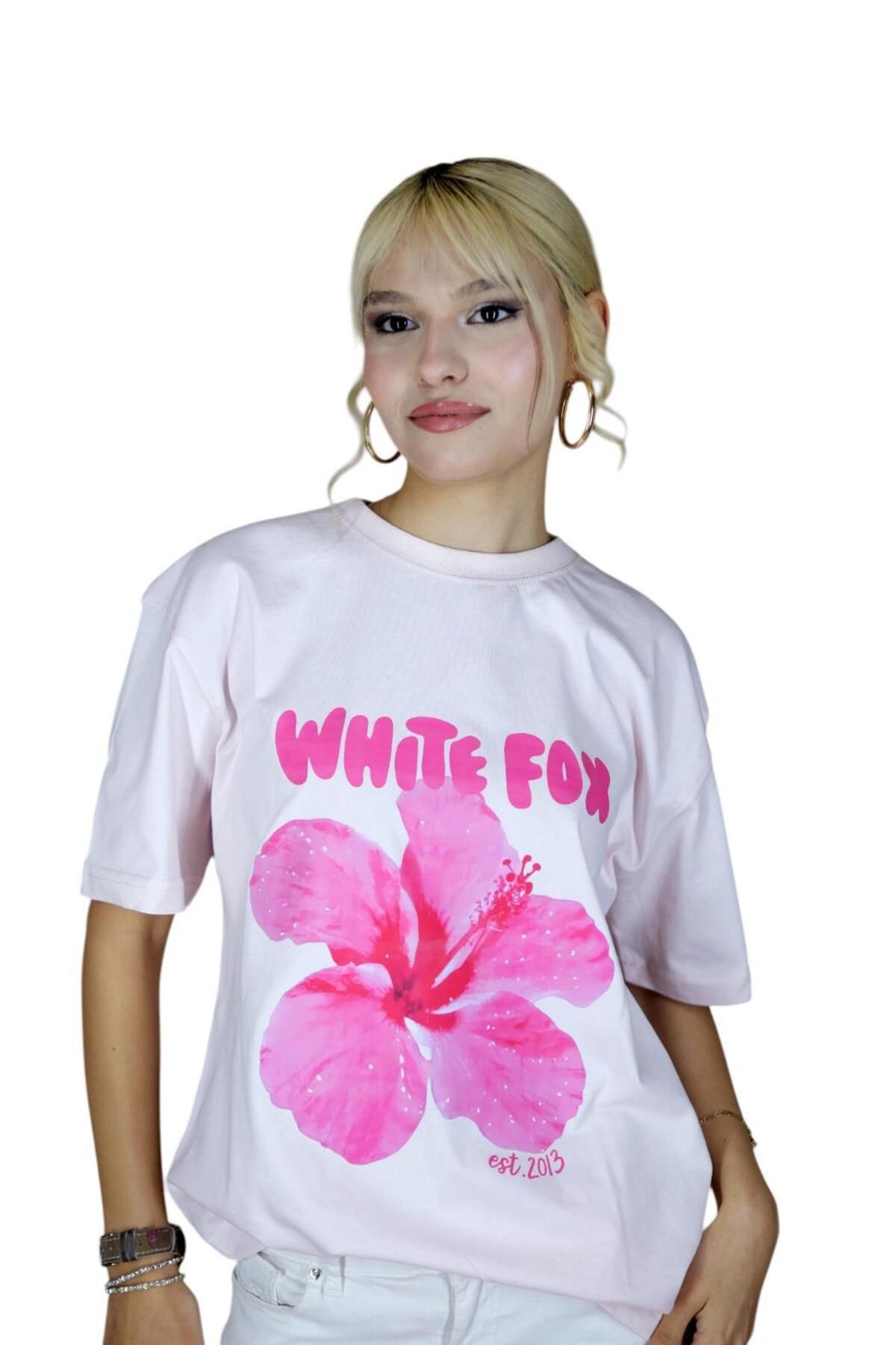 libukes Hibiscus Çiçek baskılı White Fox Kadın T-shirt Günlük rahat Kesim
