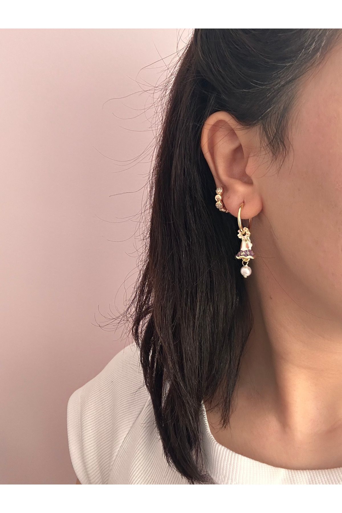 YENGEÇ Marka Model Çanlı İnci Detay Charm Küpe