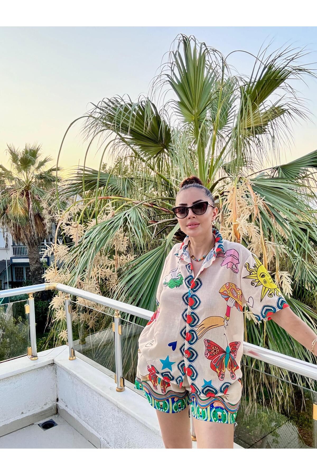 MODA çok renkli ,beli lastikli şort