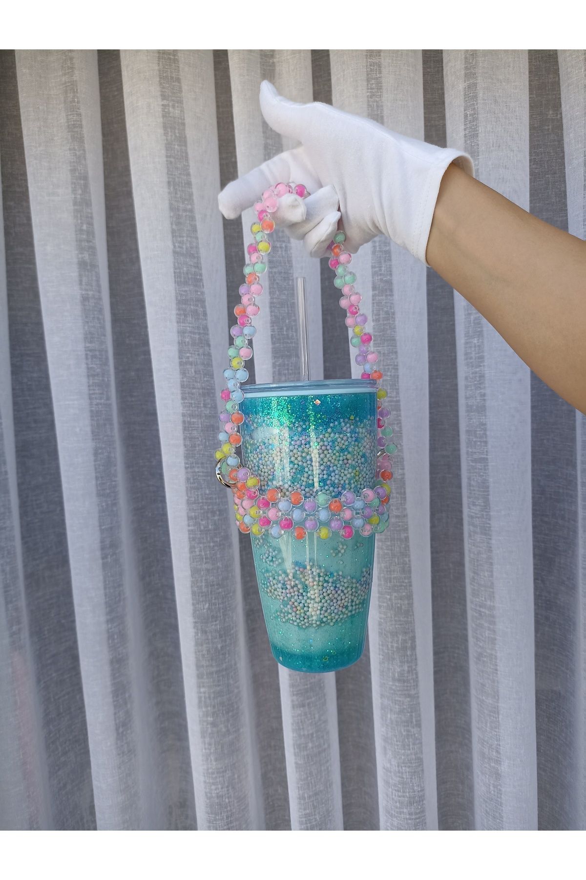 ida design store mavi içi simli boncuklu su dolgulu çift katmanlı soğuk içecek bardağı ve el yapımı cup holder