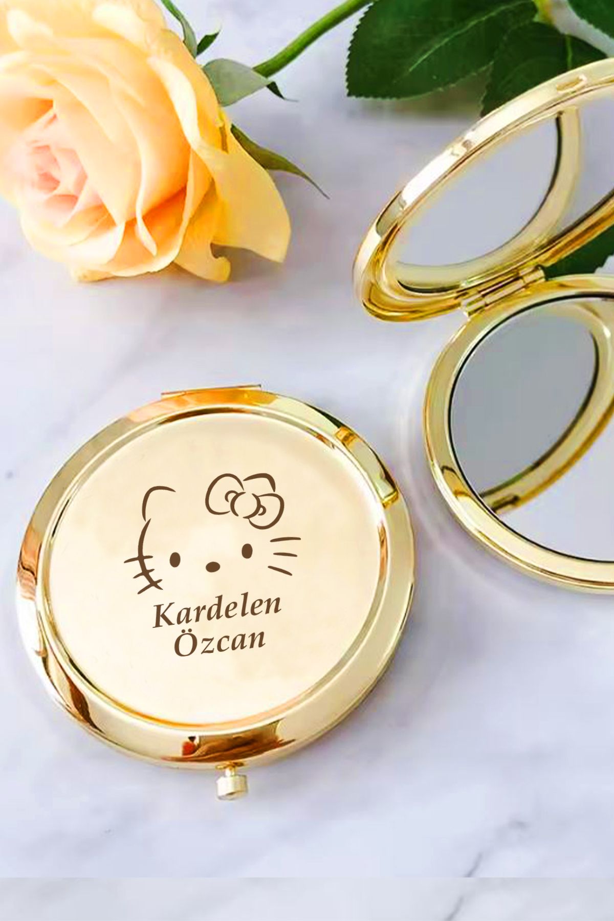 İŞTE BU Kişiye Özel İsimli Hello Kitty Baskılı Daire Metal Ayna Çanta, Cep ve Makyaj Aynası