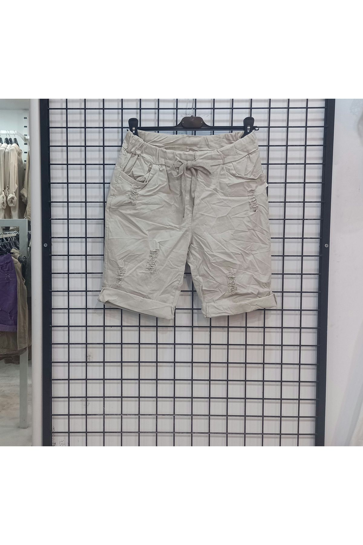 Butik Şans Lastikli Bel Yırtıklı Cepli Esnek İtalyan Şort