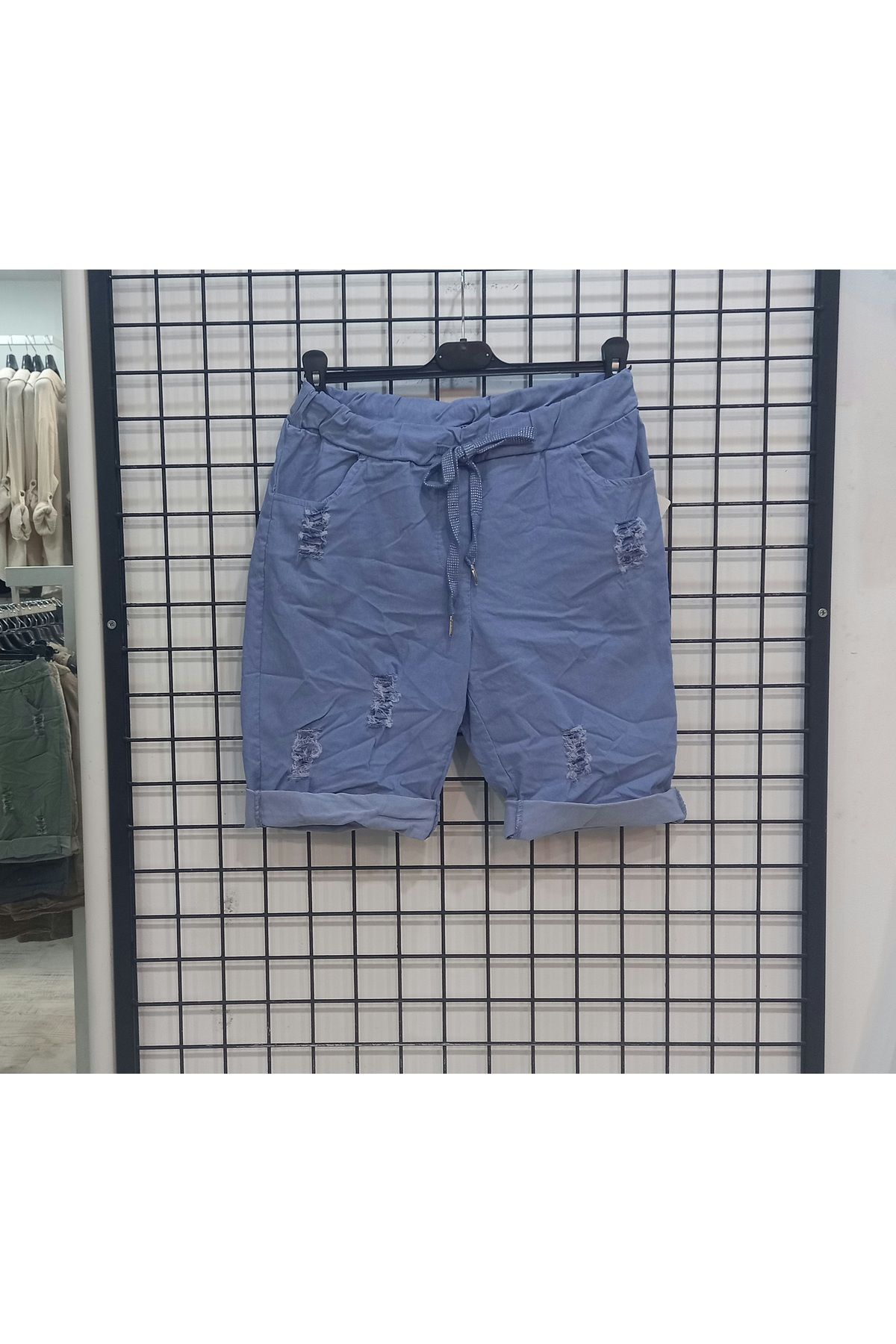Butik Şans Lastikli Bel Yırtıklı Cepli Esnek İtalyan Şort
