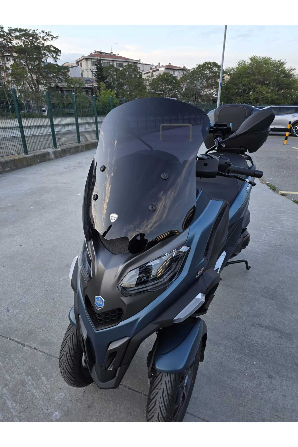 Piaggio MP3 530 Siperlik Ön Cam 2023-2025 Model 60cm Siyah Renkli 4mm ORTA BOYLU