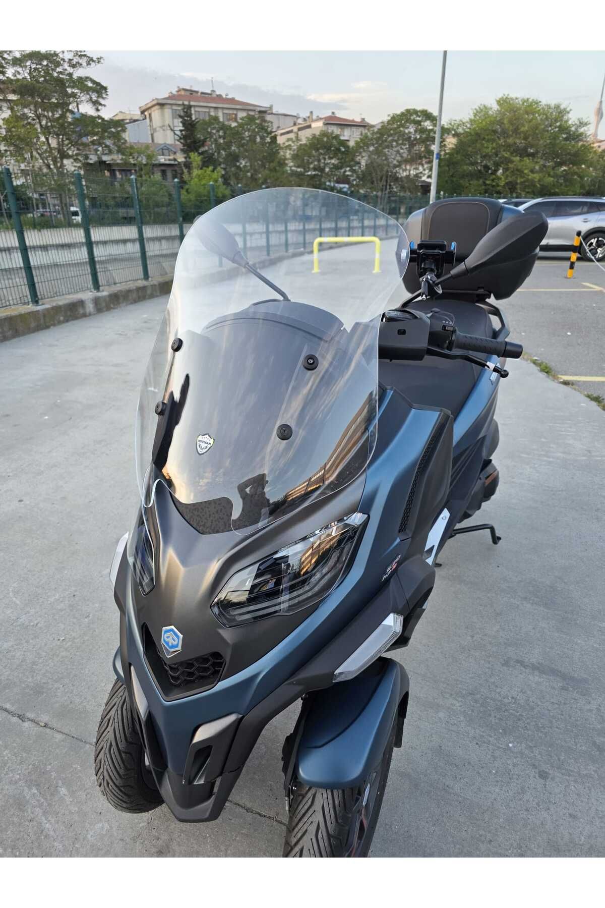 Piaggio MP3 530 Siperlik Ön Cam 2023-2025 Model 60cm Şeffaf Renkli 4mm ORTA BOYLU