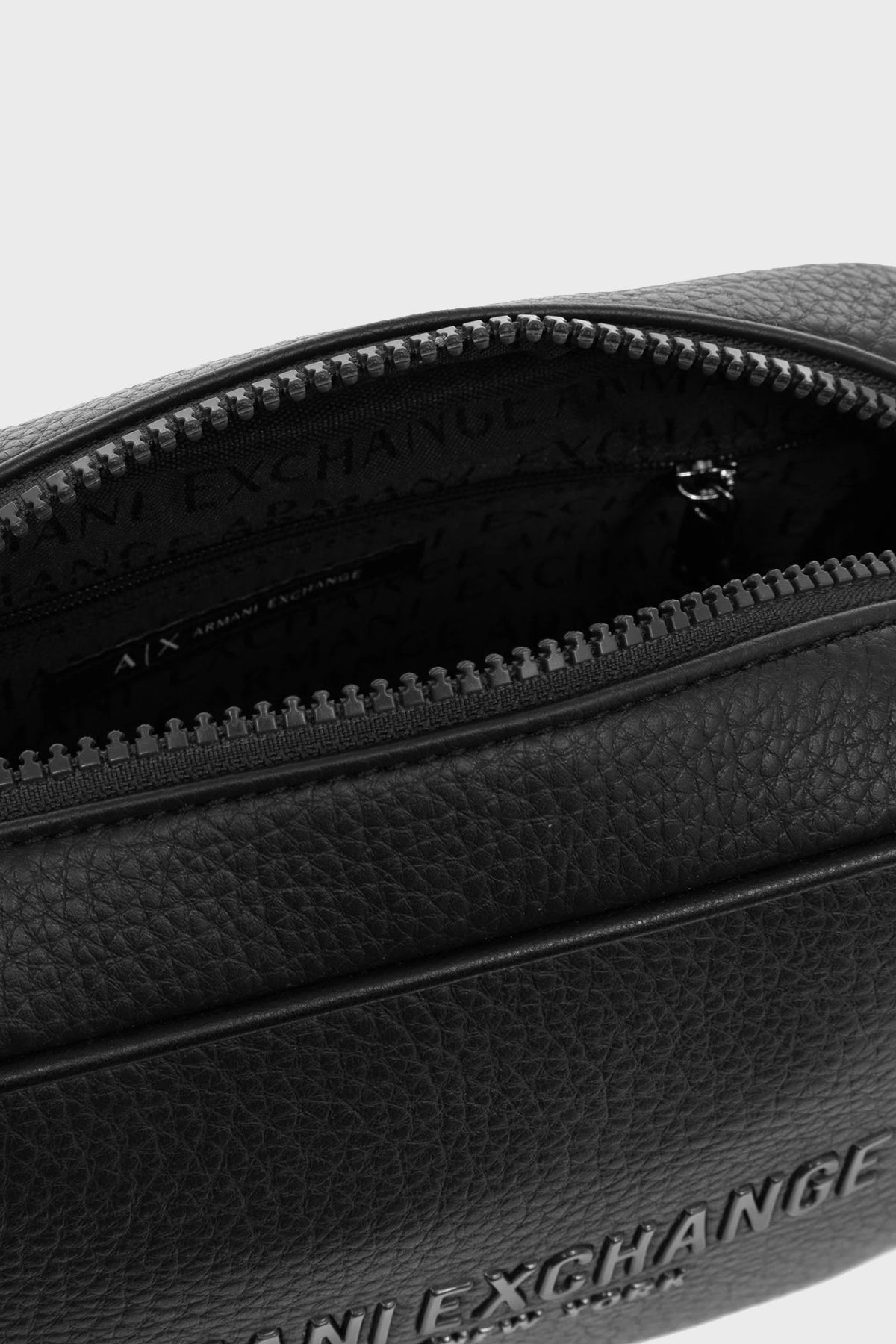 کیف دستی مردانه با زیپ آرم XM000235 AF11931 UC001 Armani Exchange