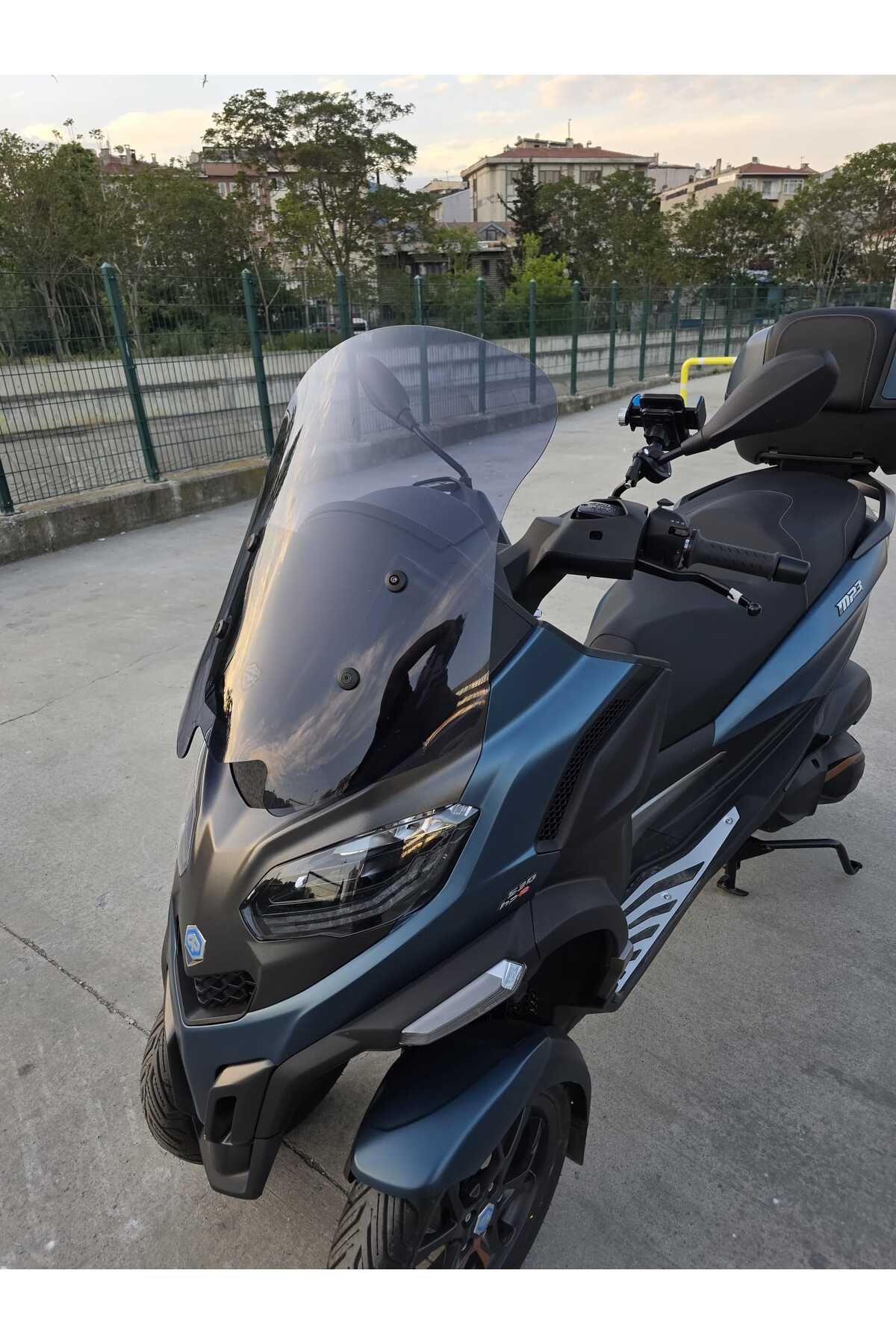 Piaggio MP3 530 Siperlik Ön Cam 2023-2025 Model 60cm Füme Renkli 4mm ORTA BOYLU