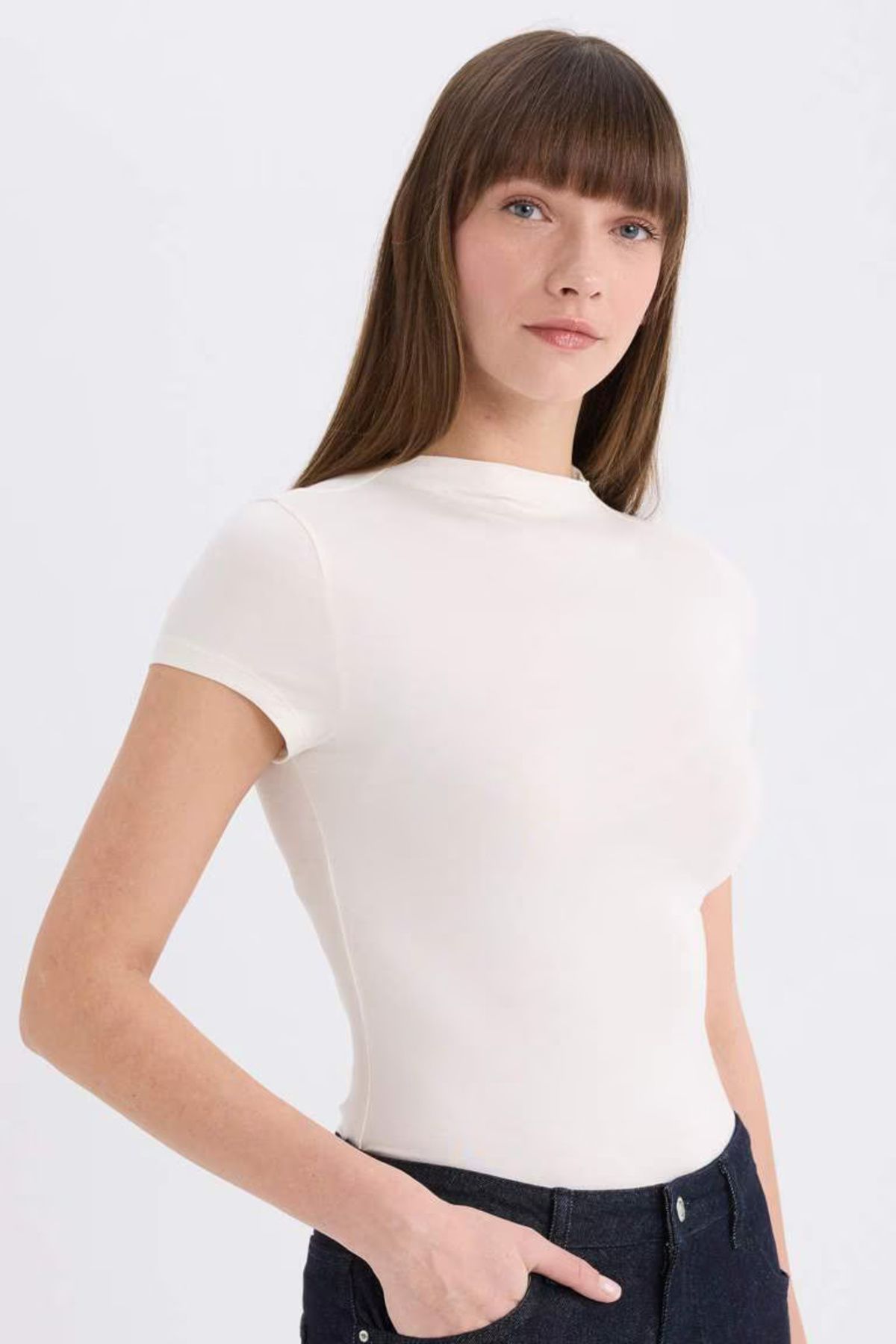 DeFacto Slim Fit Dar Kesim Yarım Balıkçı Yaka Soft Touch Kısa Kollu Tişört