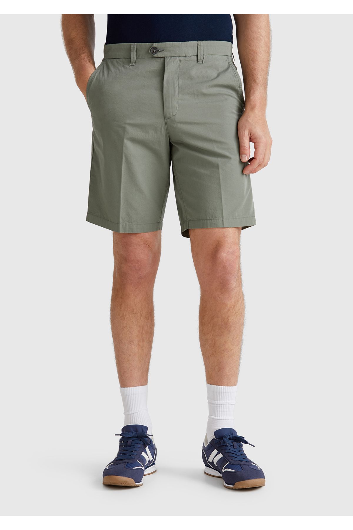 United Colors of Benetton Erkek Soluk Yeşil %100 Koton Paraşüt Kumaş Bermuda Şort