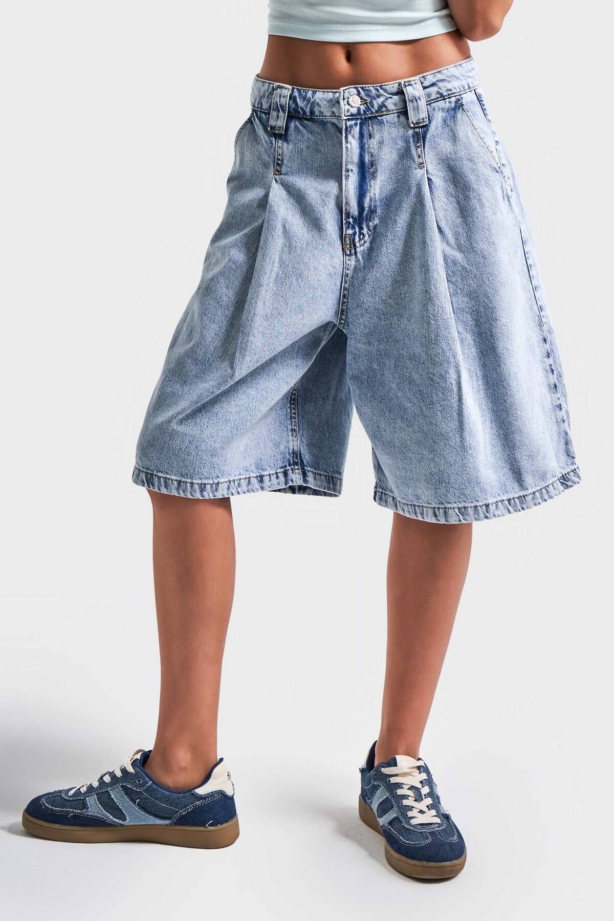 its basic Kadın Snow Kot Rengi 3s5-3 Maxi Boy Baggy Fit %100 Koton Pileli Denim Bermuda Şort