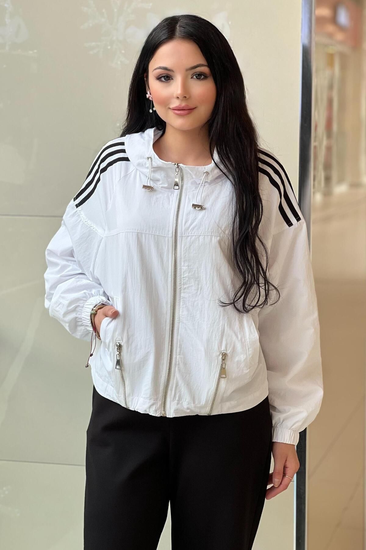 On Fashion Fermuar Detaylı Kapşonlu Paraşüt Kumaş Mont