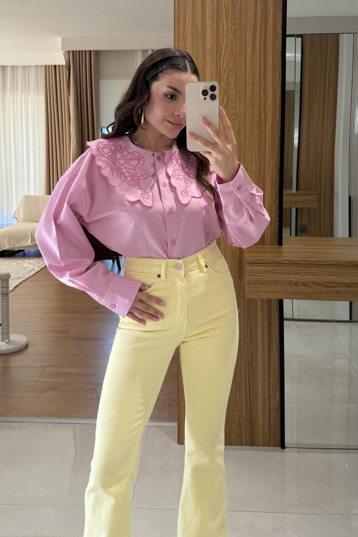 Gizem Ecemiş Nuvia Pembe Nakışlı Poplin Gömlek