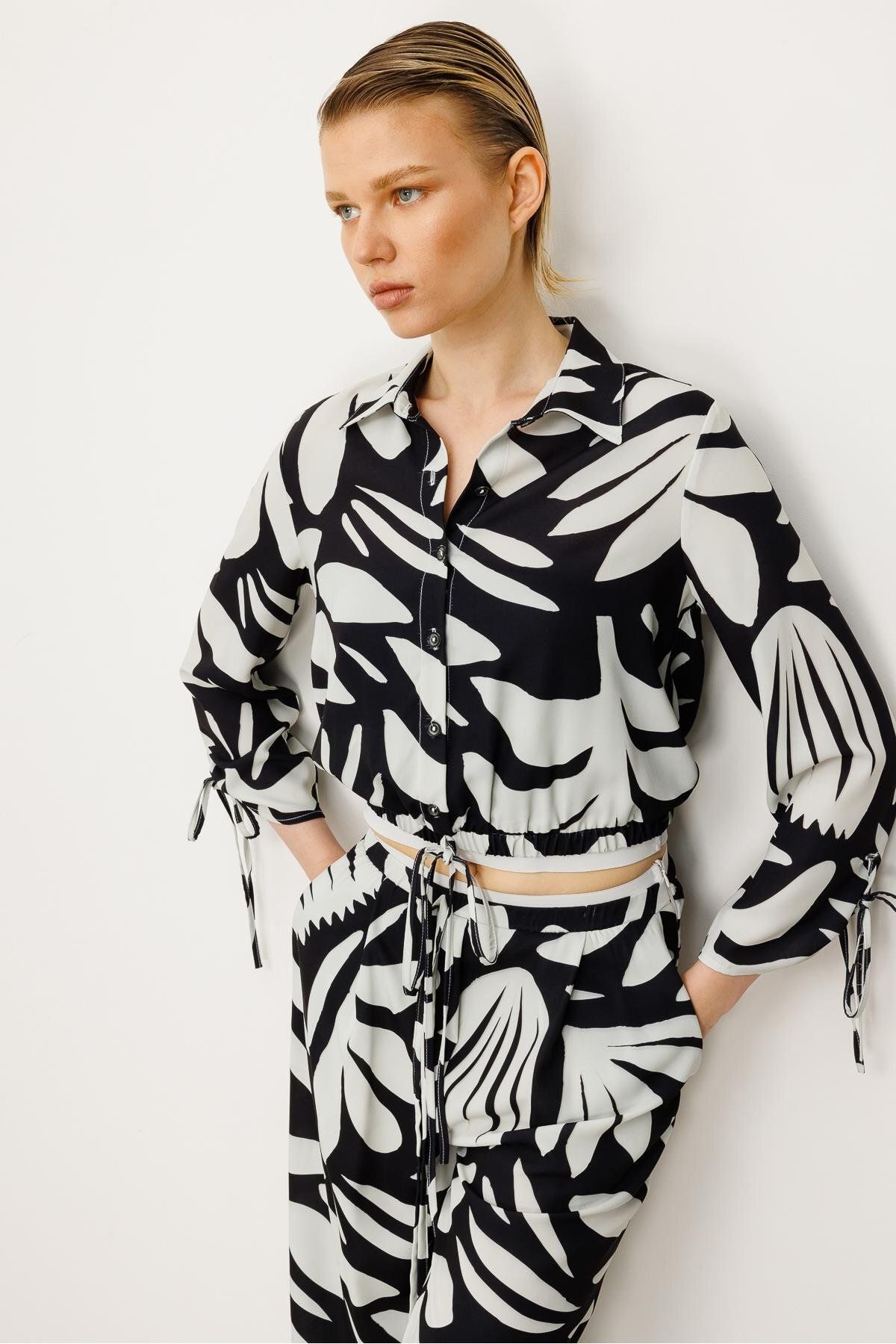 Moda İlgi-Modailgi Elastic Shirt with Binding Detail at Sleeves and Hem Black 3