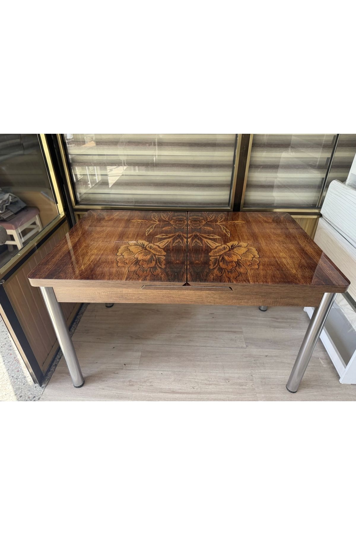 Evistro Yanlardan Açılır Büyüyen Kelebek Cam Mutfak Masası 80cm x 130cm Ceviz Çiçek