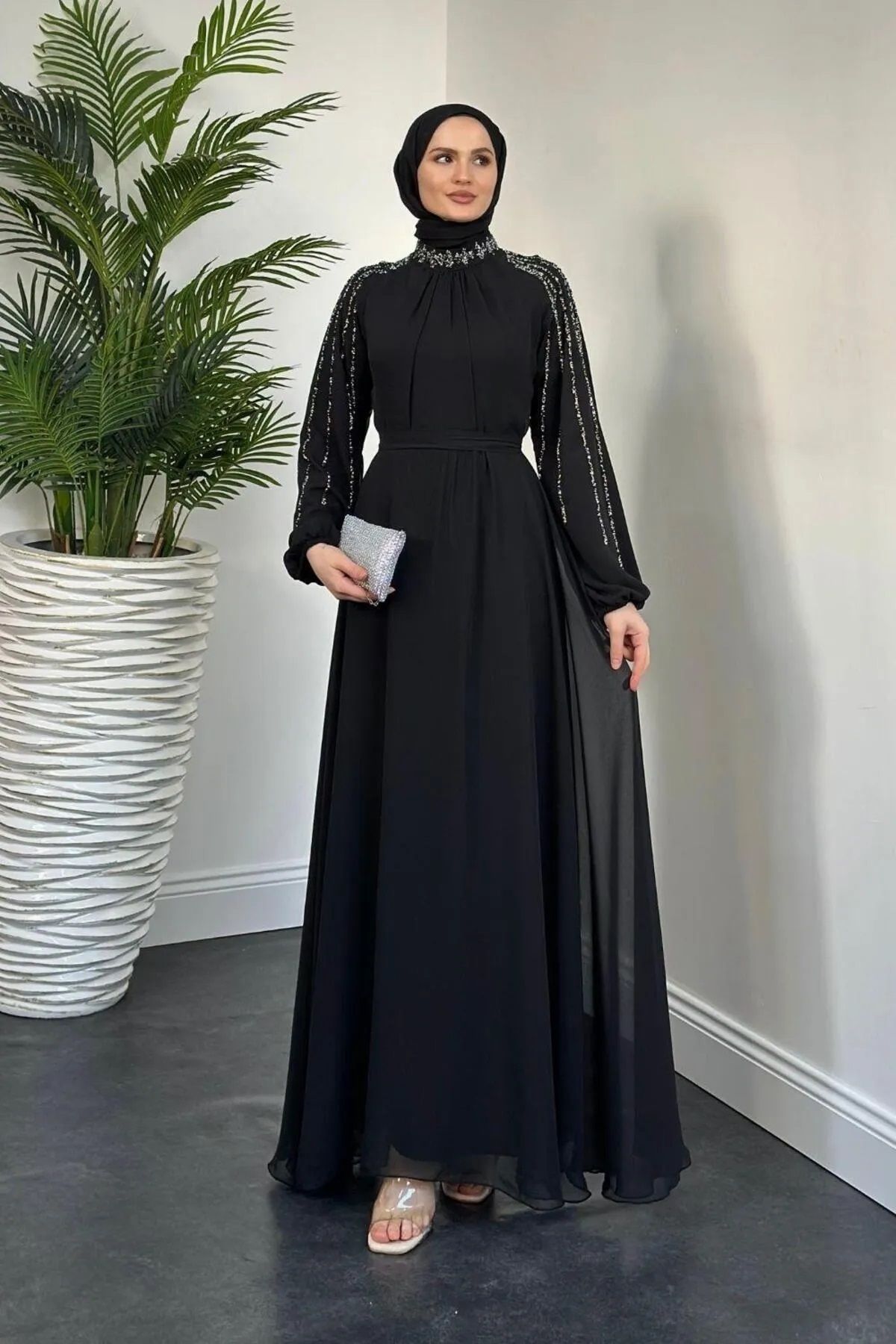 Trendy Butik Kadın Janjanlı Kolları Taşlı Abiye - Siyah