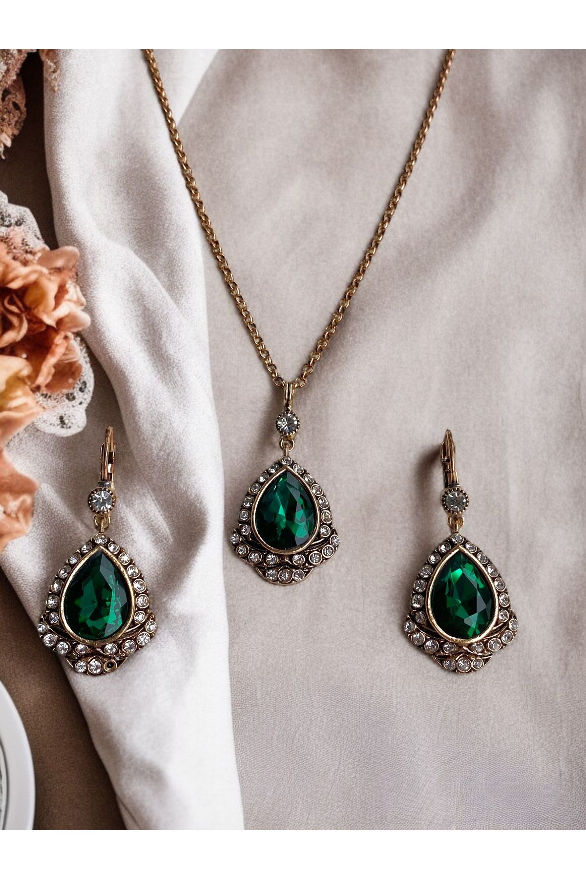 FAYRA ACCESSORIES Kristal Taşlı Antik Bronz Su Damlası Kolye ve Küpe Seti
