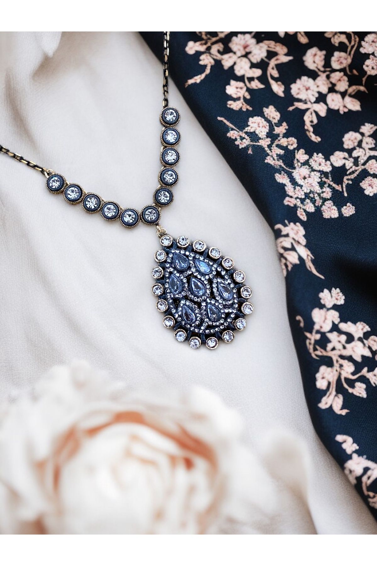 FAYRA ACCESSORIES Zirkon Taşlı Büyük Su Damlası Kolye