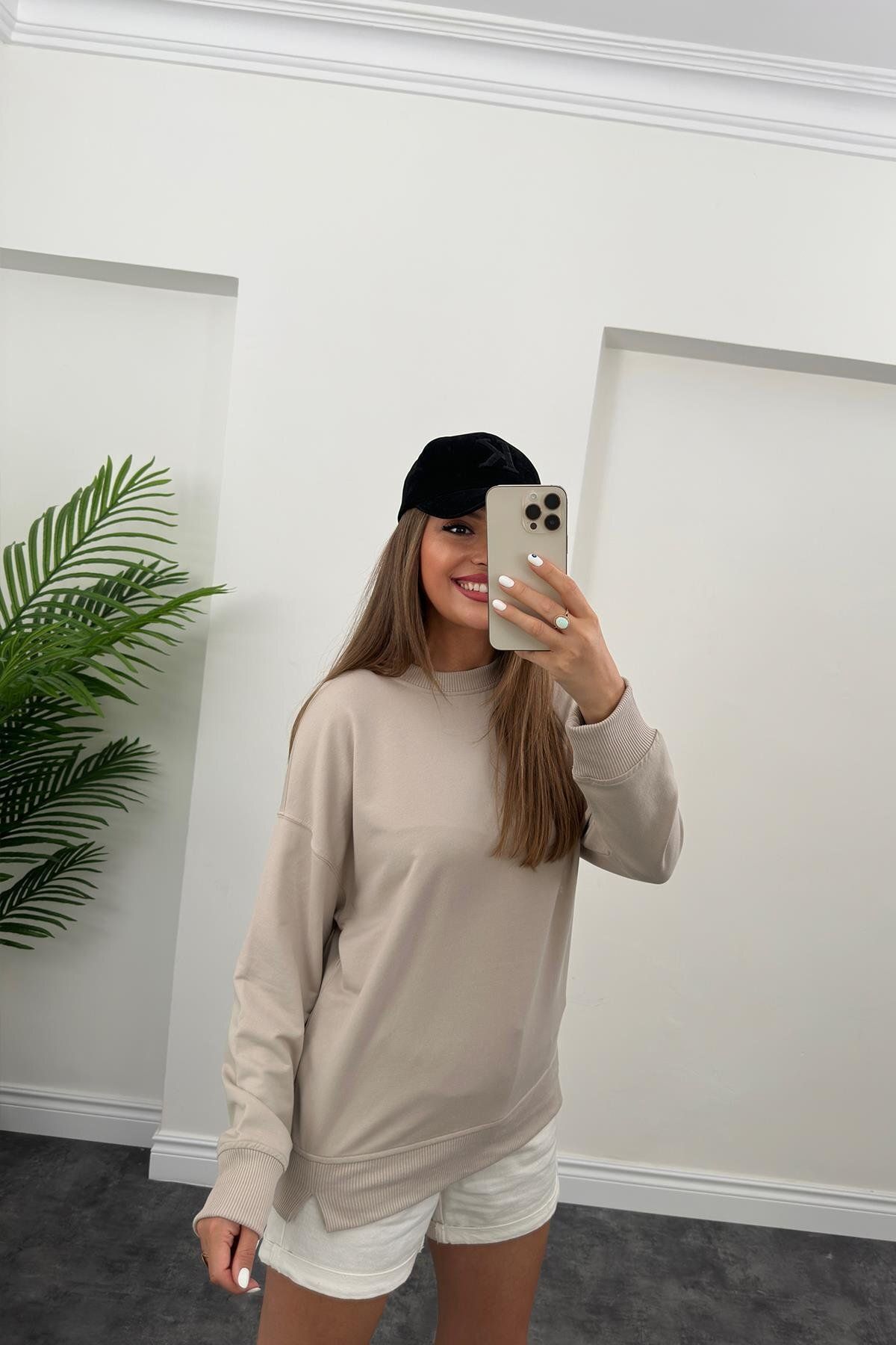 ModaLavida Lavida Bisiklet Yaka Yan Yırtmaç Detay Şardonlu Basic Kadın Sweatshirt