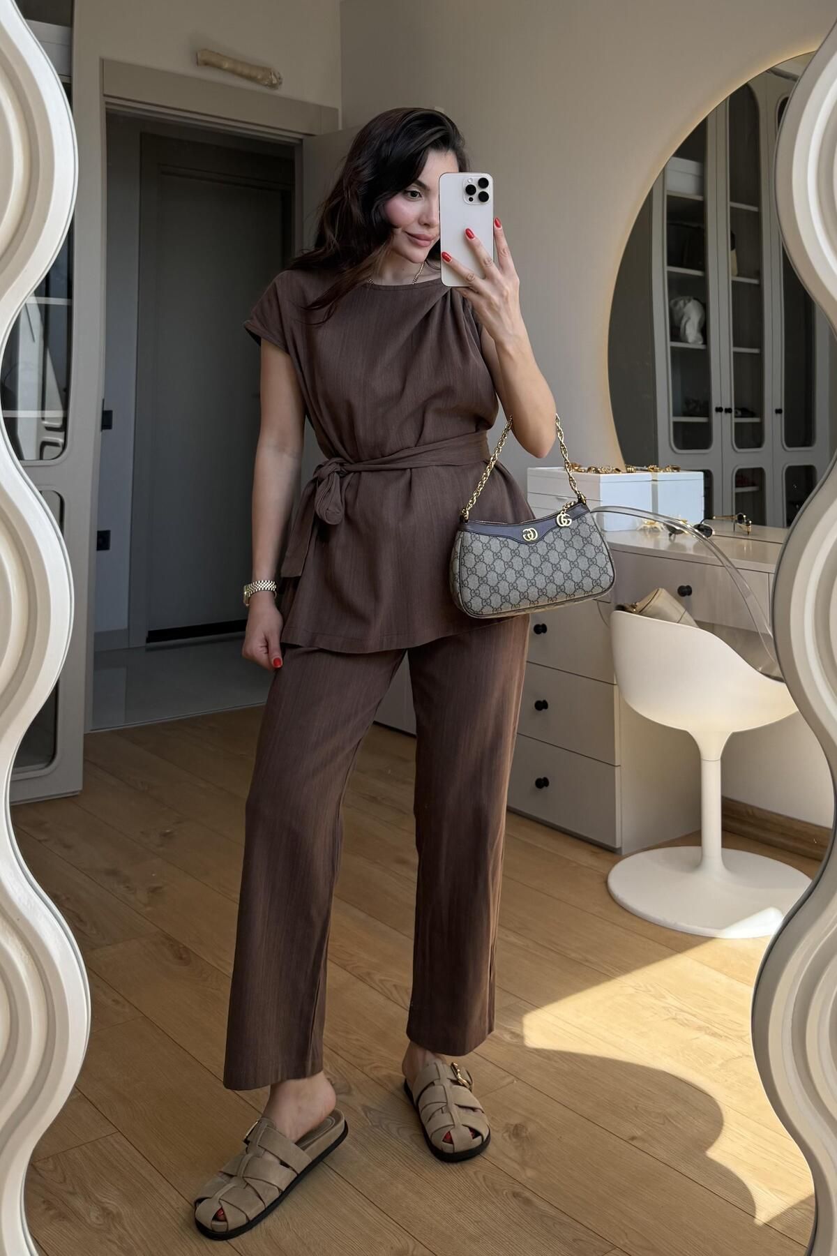 Gizem Ecemiş Lipa Kahve Omuz Detay Kuşaklı Takım