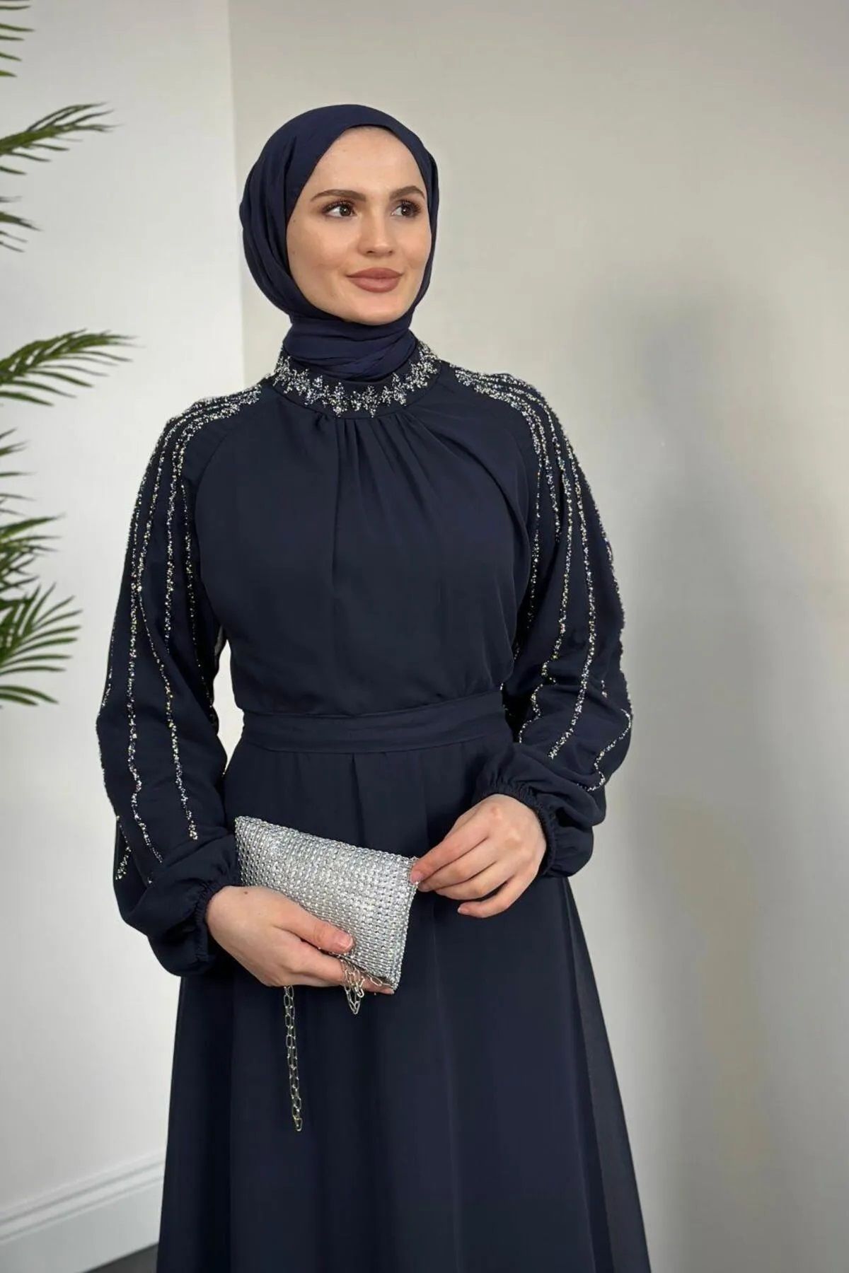 Trendy Butik Kadın Janjanlı Kolları Taşlı Abiye - Lacivert
