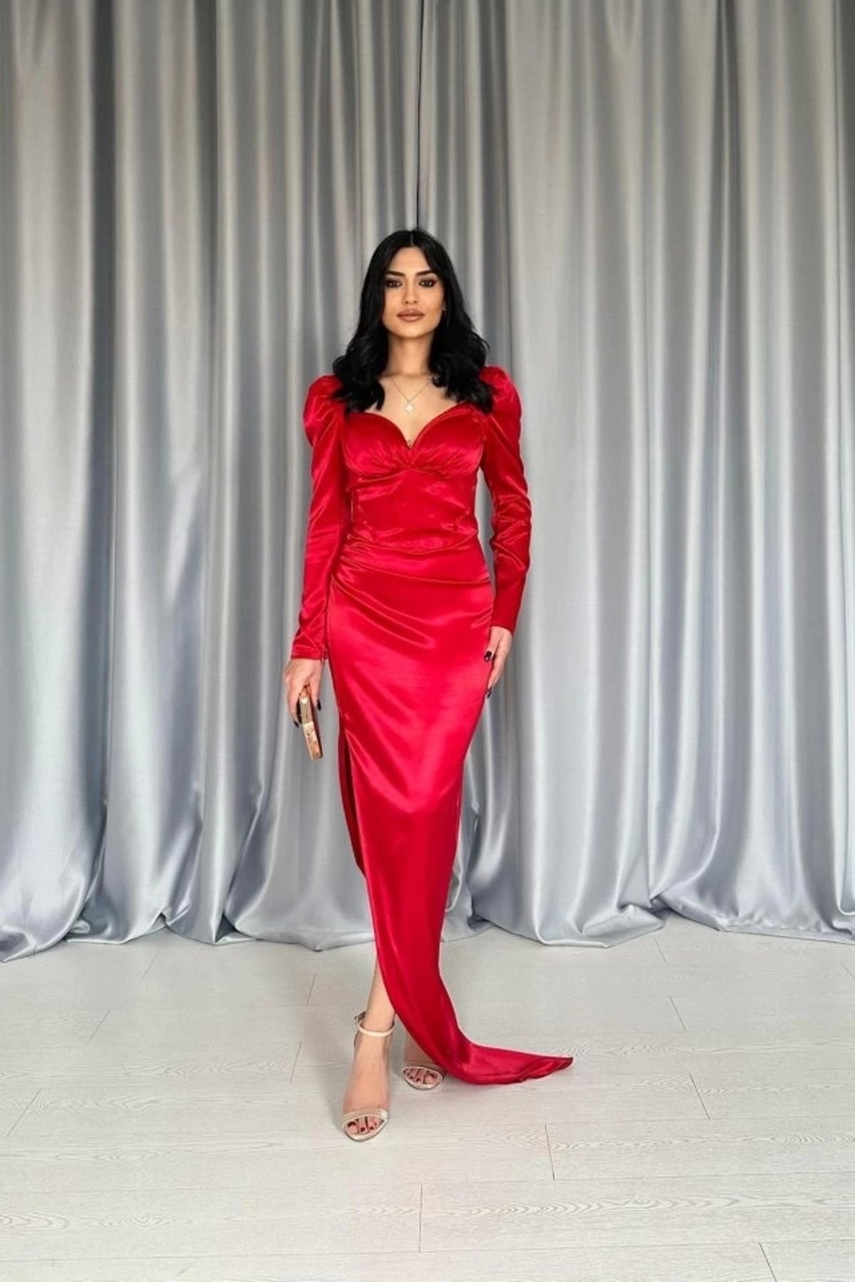 Butik Kırmızı Göğsü Kuplu Yırtmaçlı Elbise