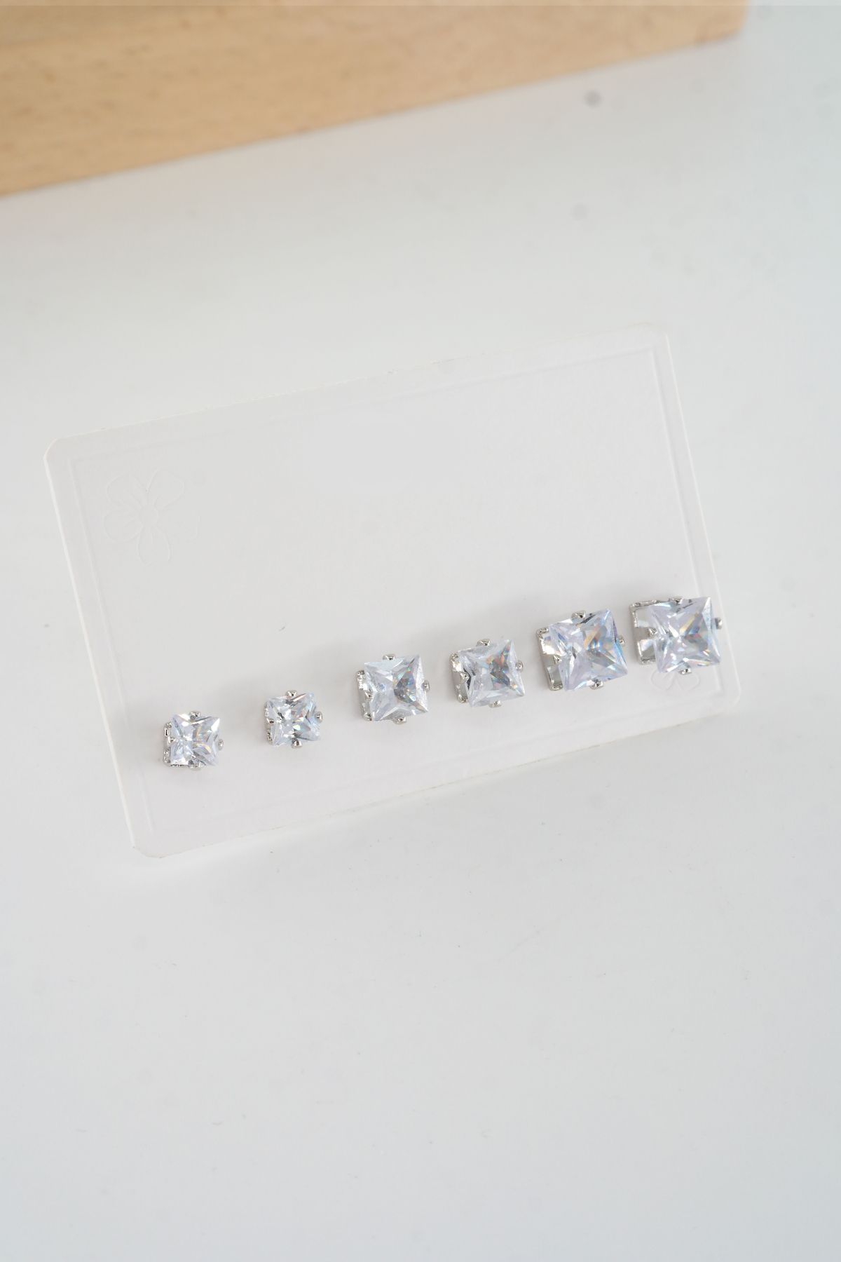 ARTEMİSİA Kadın Vip Seri 3 boy Baget Zirkon Taşlı 6'lı Küpe 3mm 4mm 5mm