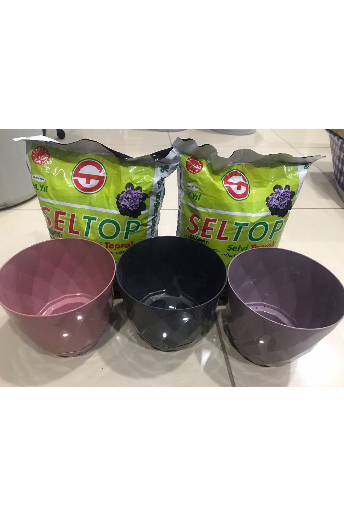 Noname GEOMETRİK SAKSI 3 ADET + SELTOP 3 LİTRE TOPRAK 2 ADET