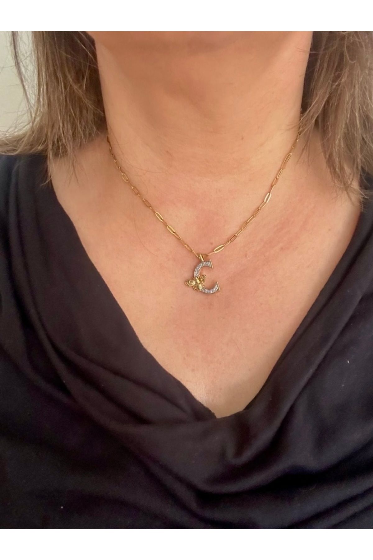 ALS Tasarım Dünyası Kadın Çelik Gold Renk İç İçe Geçirmeli Zincir Ucu A Harf Zirkon Taşlı Kenarı Arı Kolye 40+5 Cm