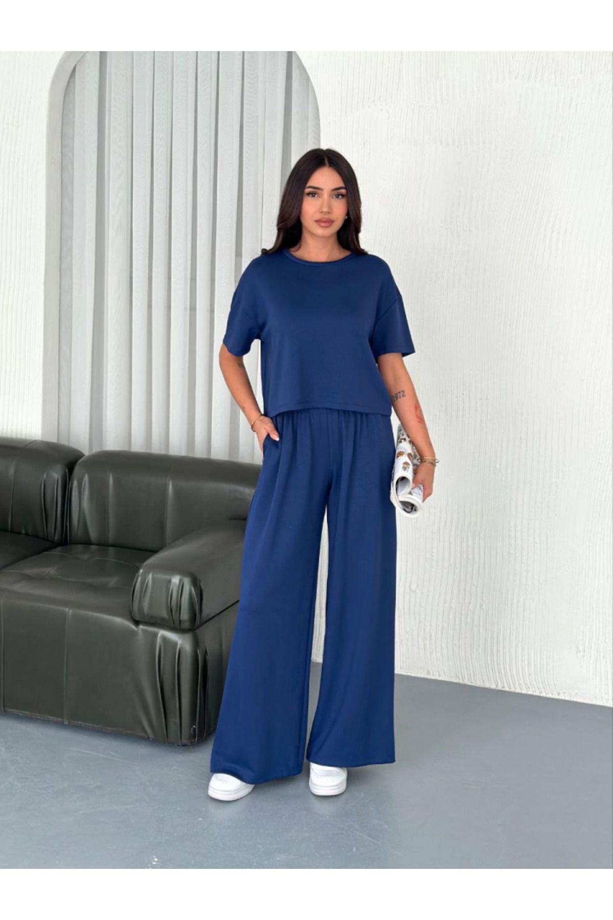 VELİZADE Konfor Modeli Beli Lastikli Yumuşak Dokulu Kumaş Bisiklet Yaka T-shirt Bol Paça Pantalon İkili Takım