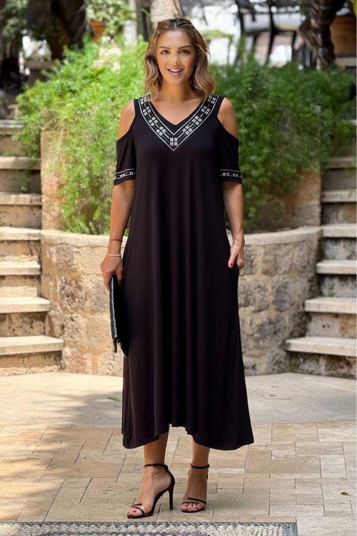 Nevin Kaya Moda Siyah V Yaka Omuzları Açık Taş Detaylı Elbise